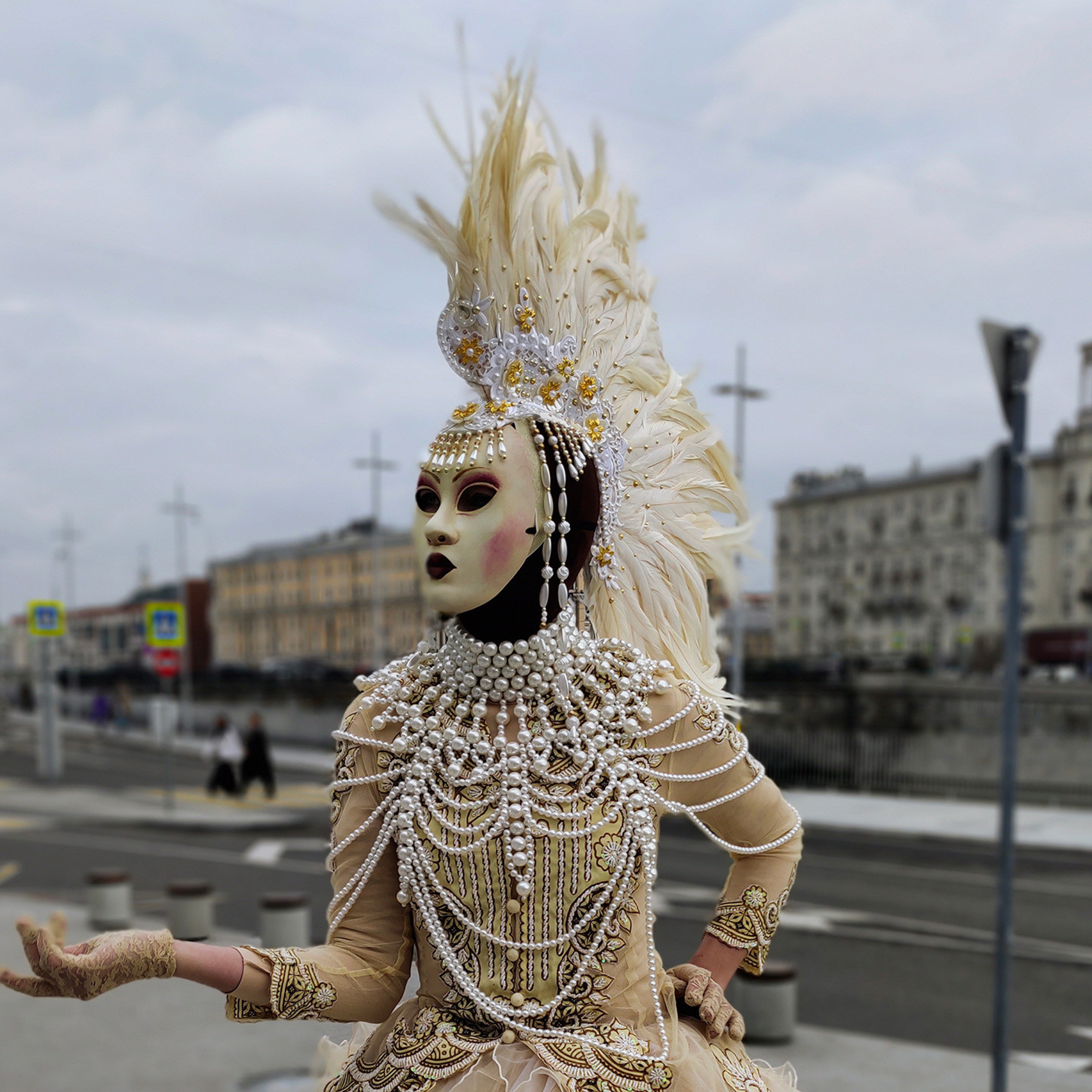 Блог. Фотографии, видео от Лисавлесу. Мимы и Ходулисты на встречу гостей. Москва