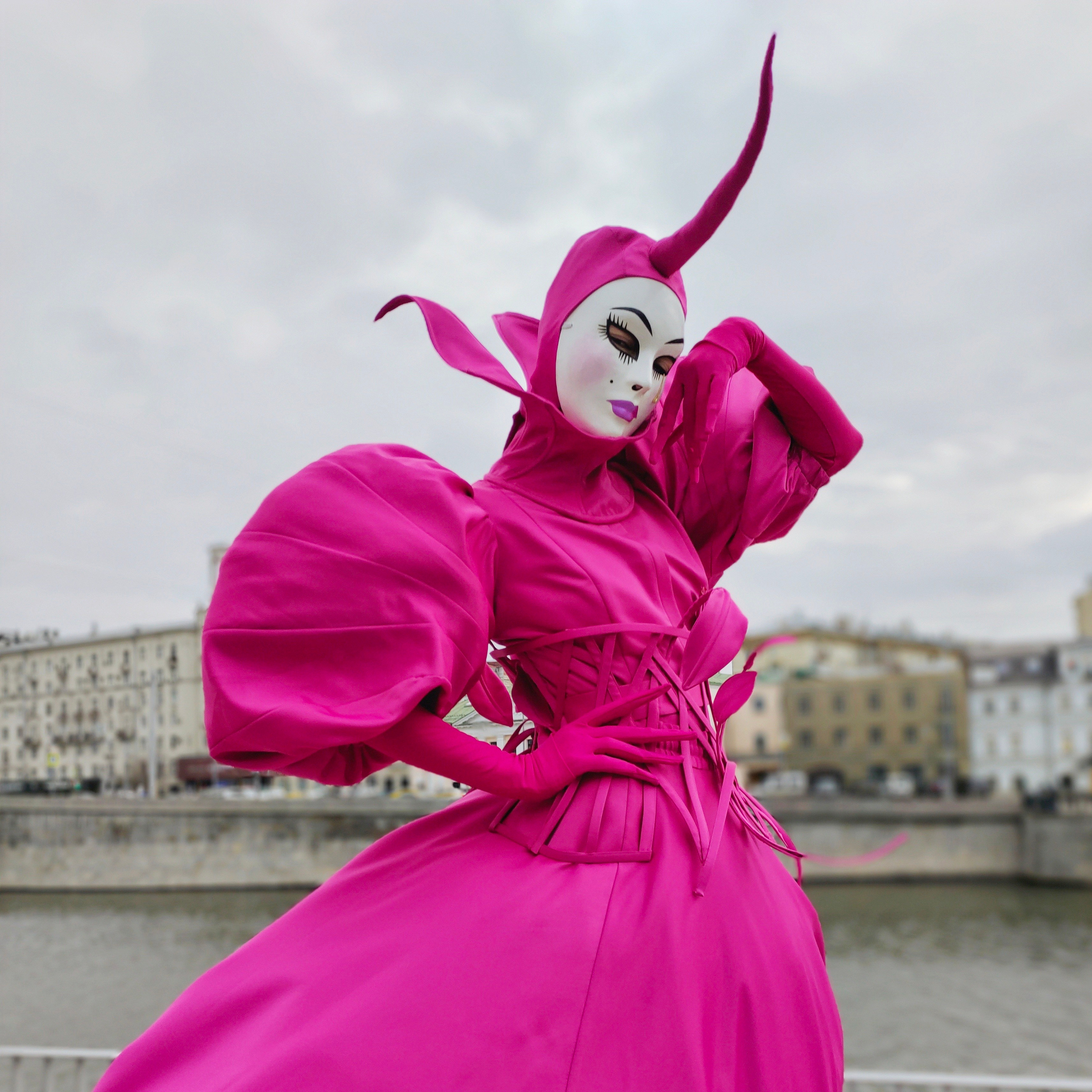 Персонаж белая Бабочка. Мимы и Ходулисты на встречу гостей. Москва