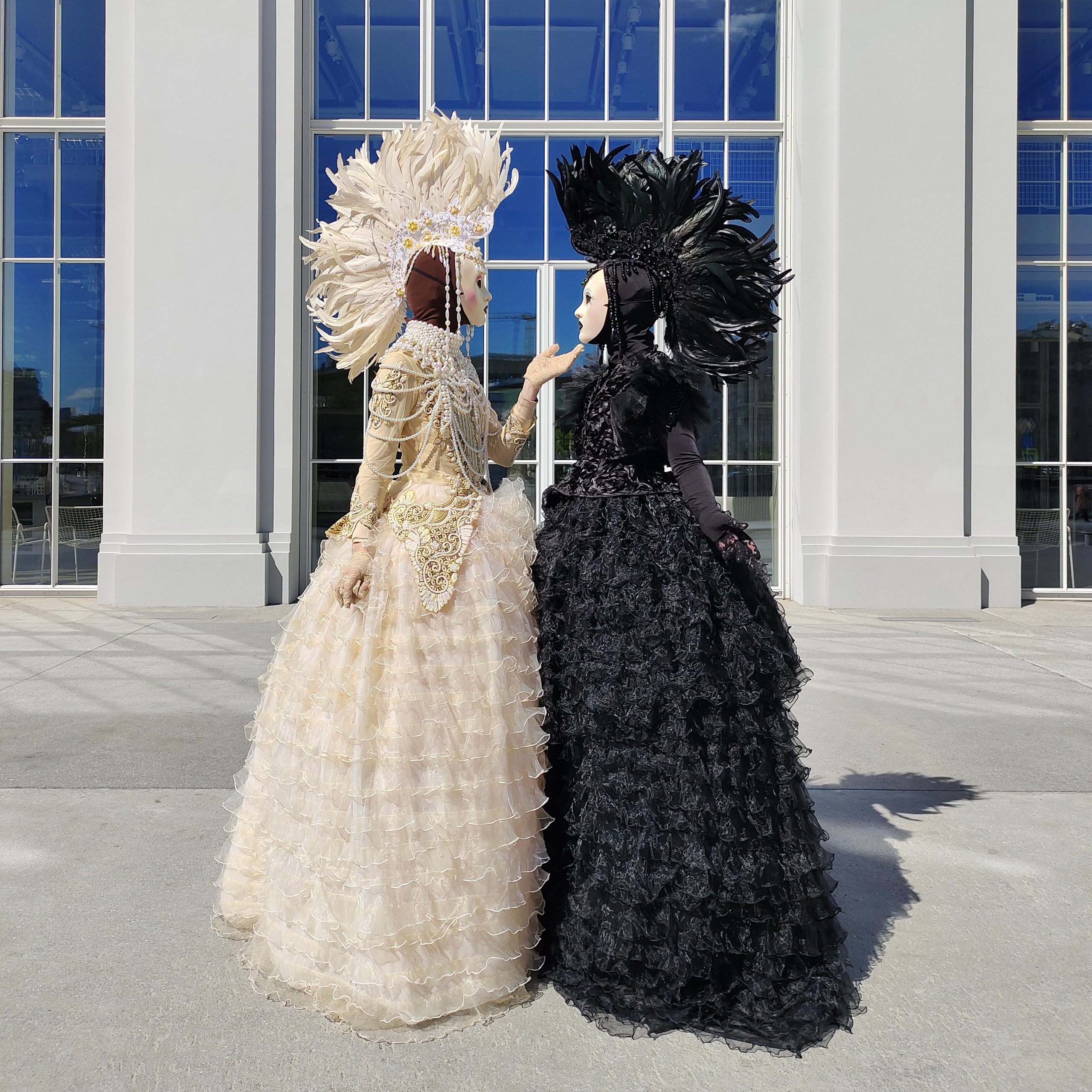 Блог. Фотографии, видео от Лисавлесу. Мимы и Ходулисты на встречу гостей. Москва