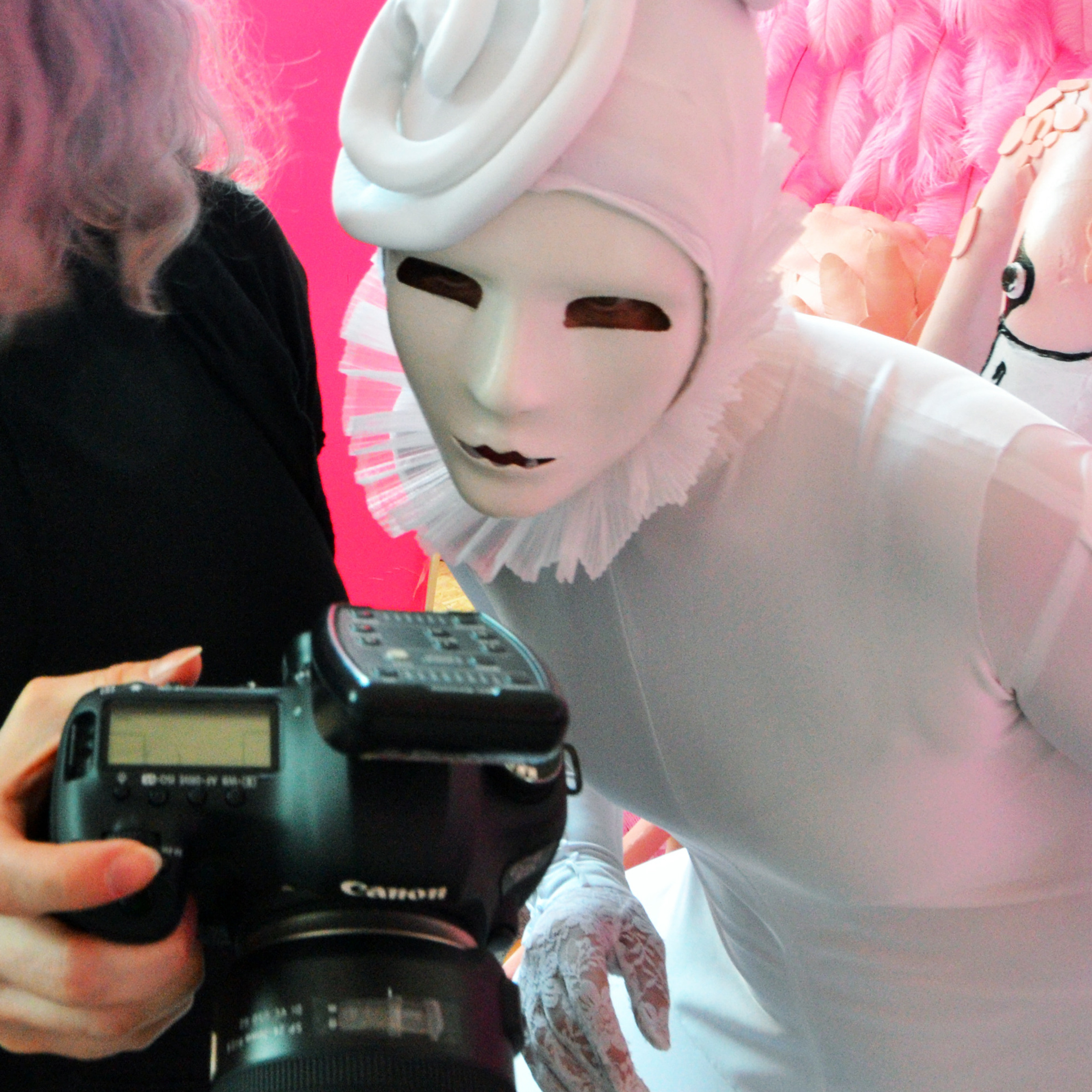 Персонаж белая Бабочка. Мимы и Ходулисты на встречу гостей. Москва