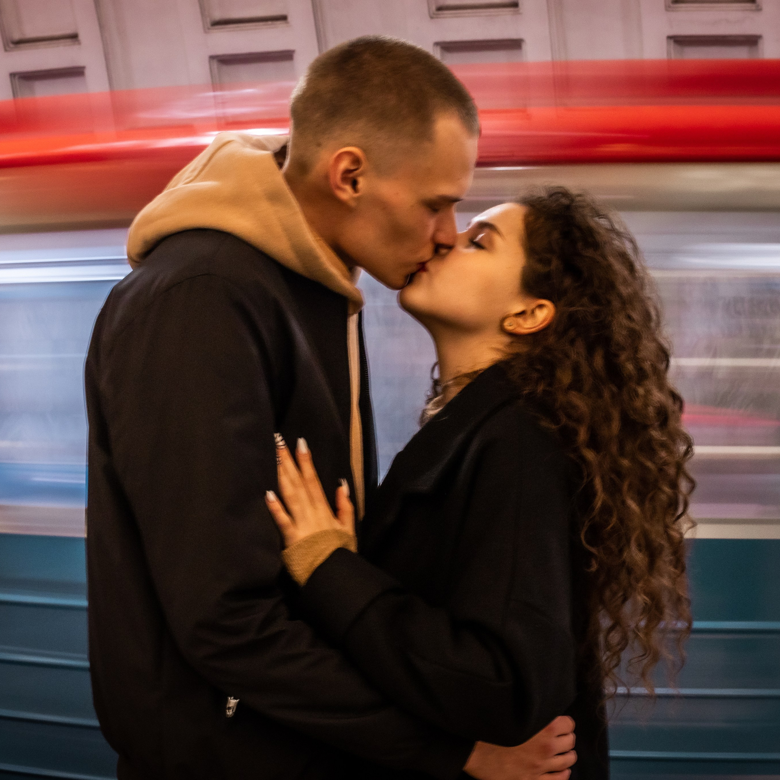 Метро Арина и Денис