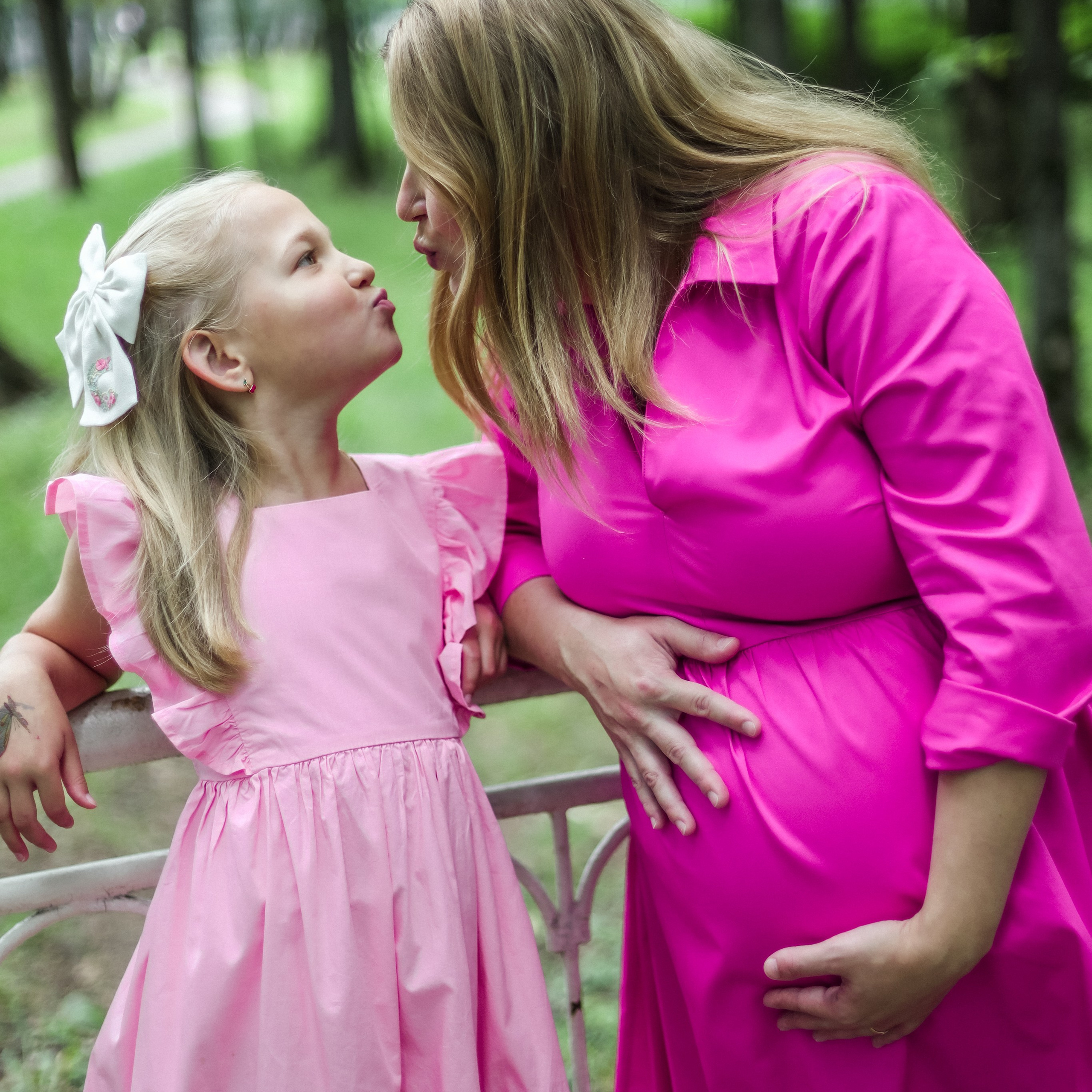 Анна и Алина прогулка в парке