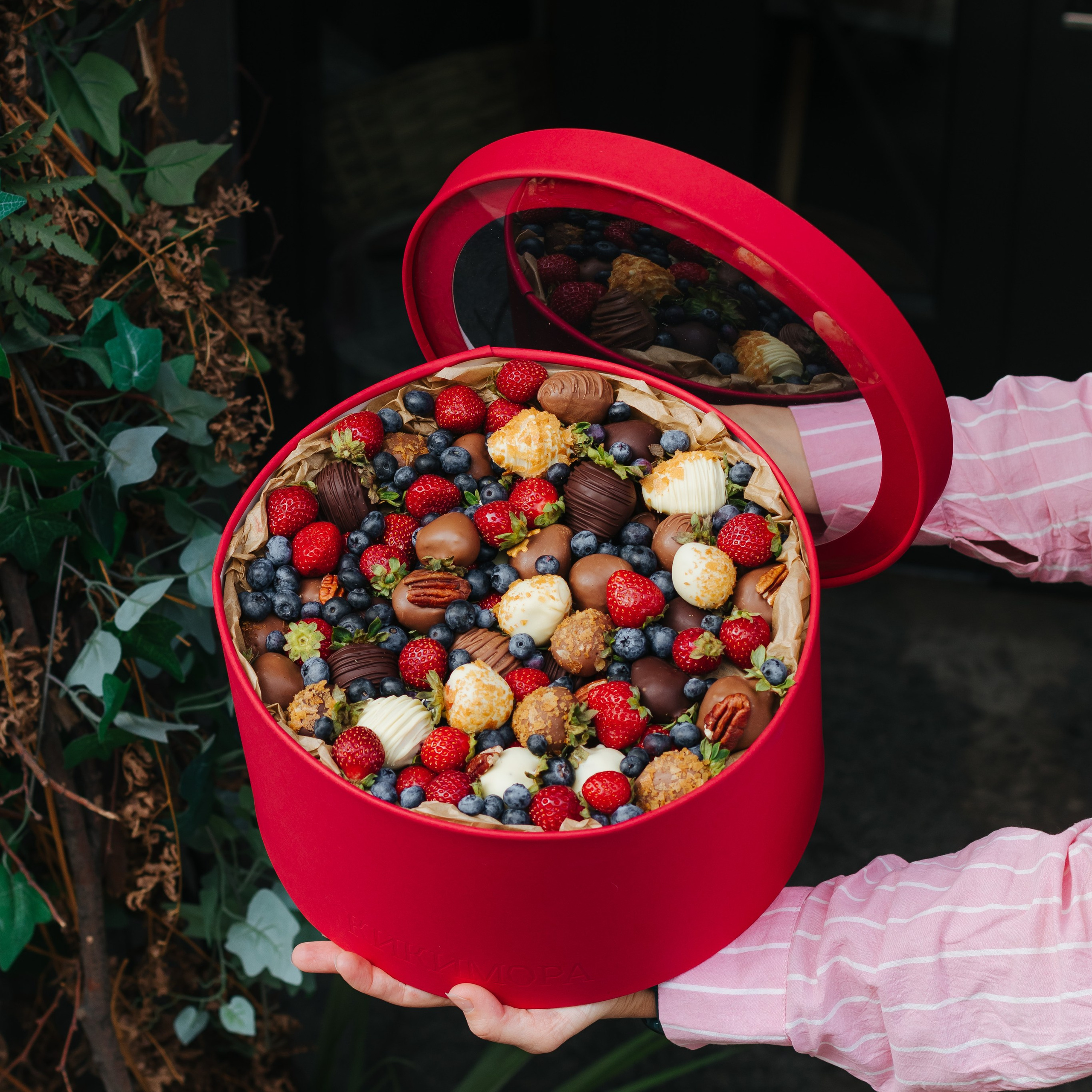 Клубника в шоколаде «KIKIMORA»