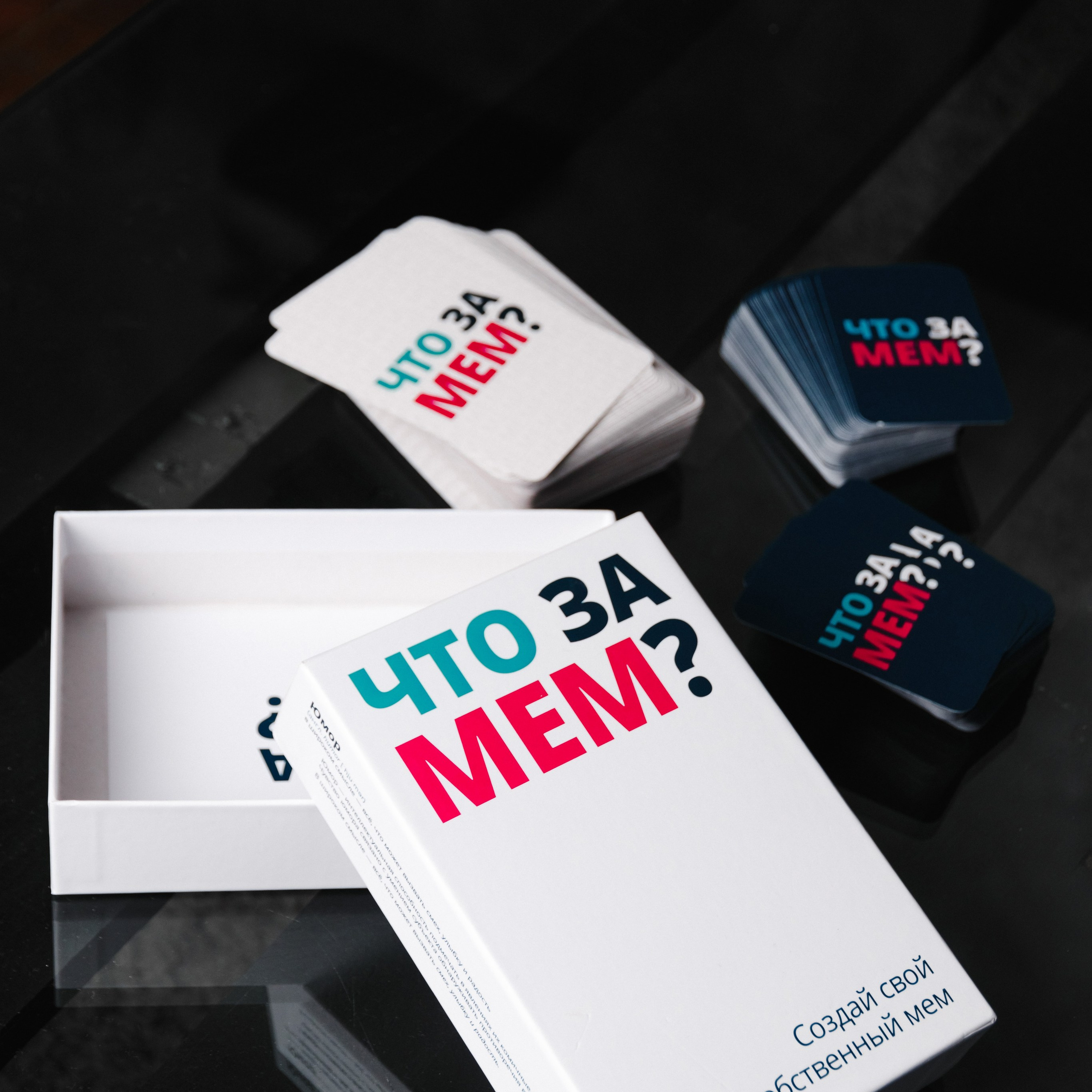 Карточная игра «Что За Мем»