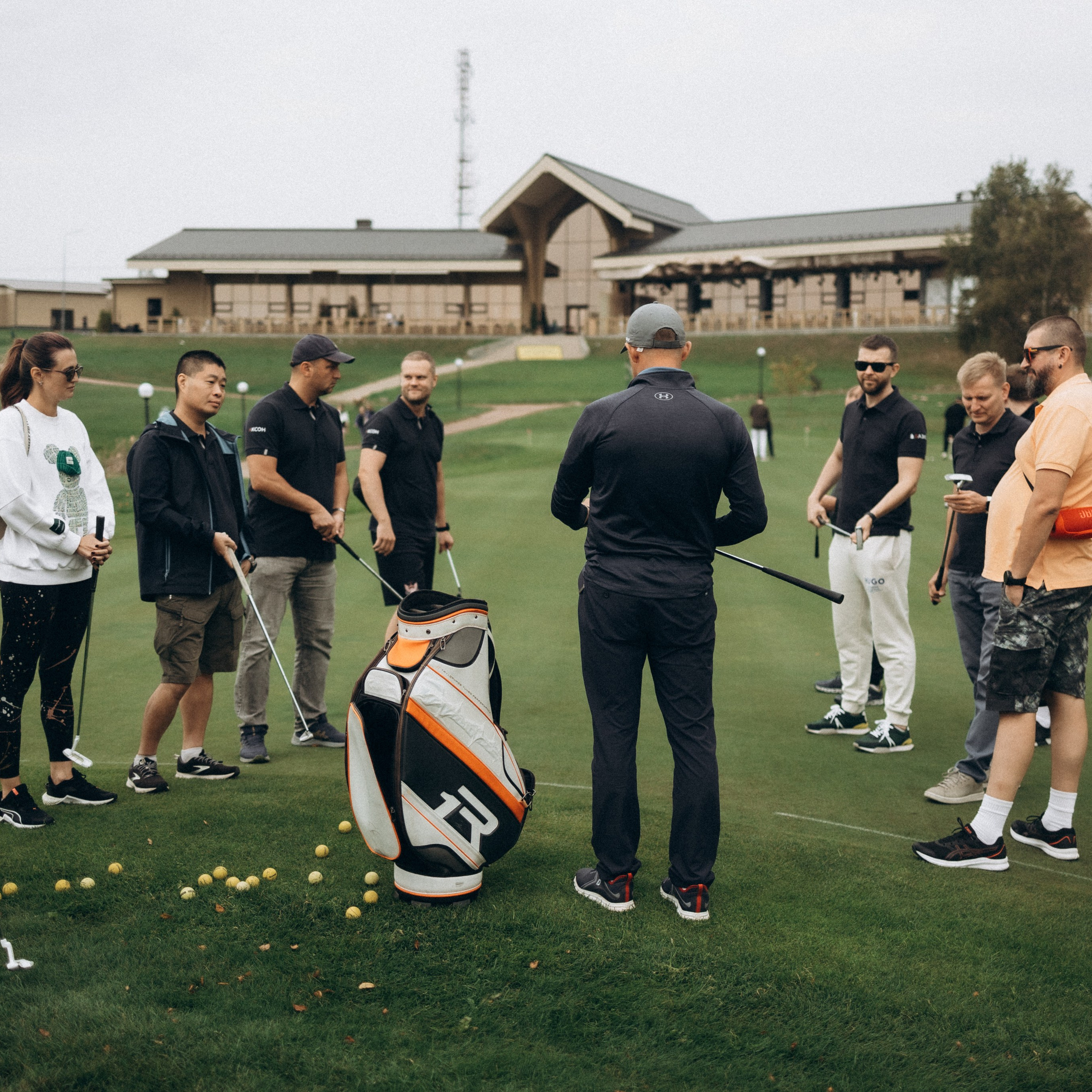 Корпоратив компании Аксон «игра в гольф»