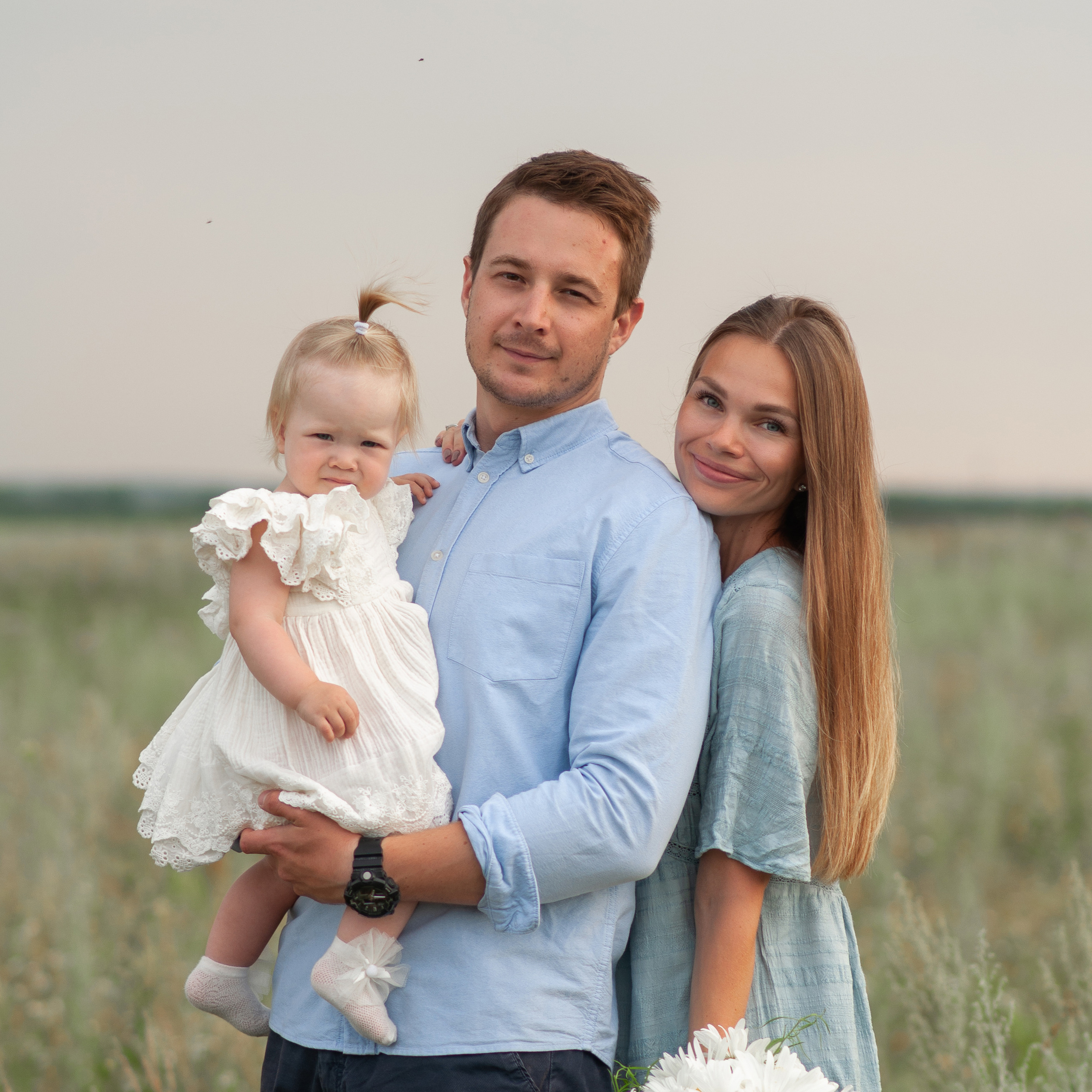 Анюта, Тасенька, Слава. Полынь, радуга, ромашки. НН