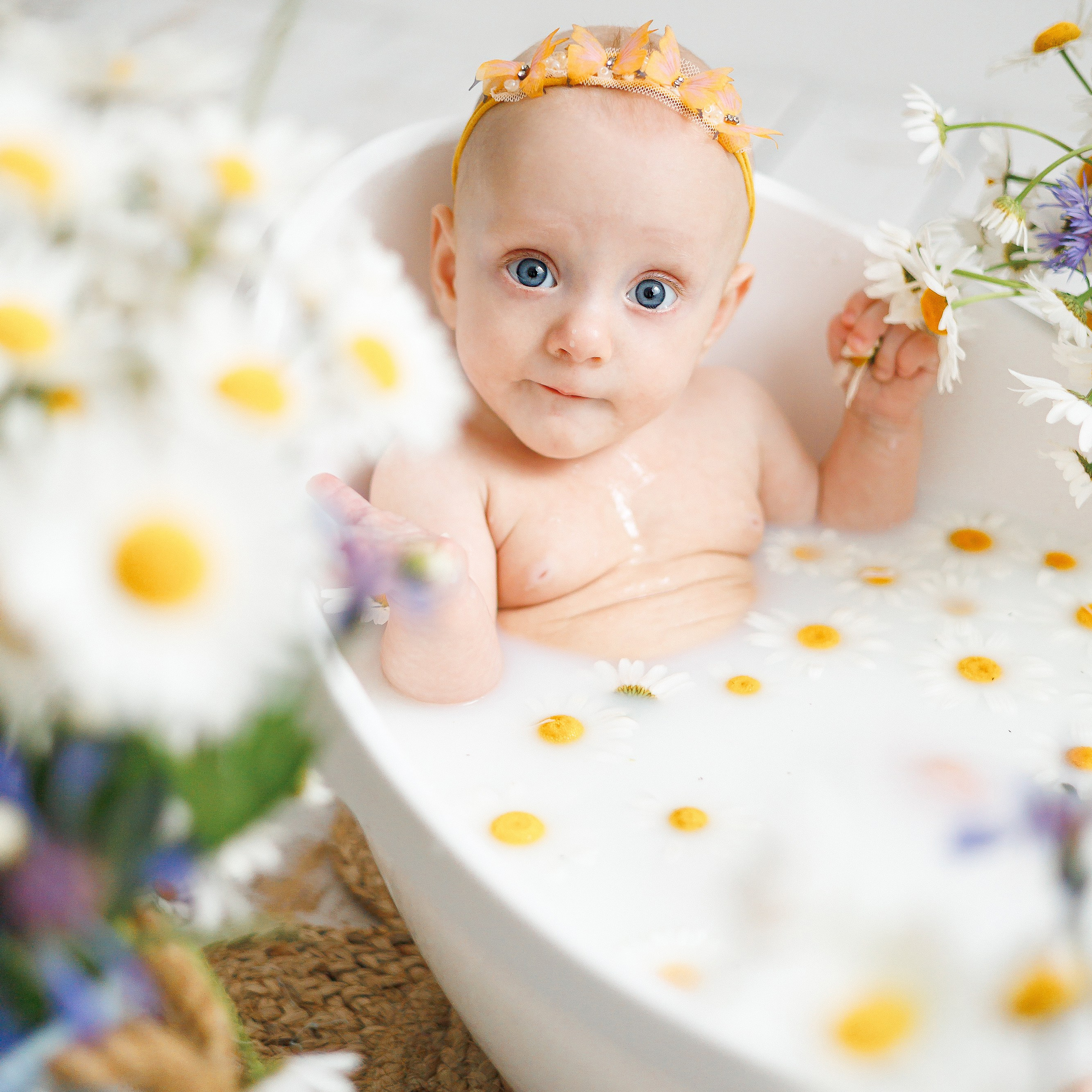 Молочные купания с ромашками. Фотограф новорождённых в Йошкар-Оле Ильмира Сидоркина