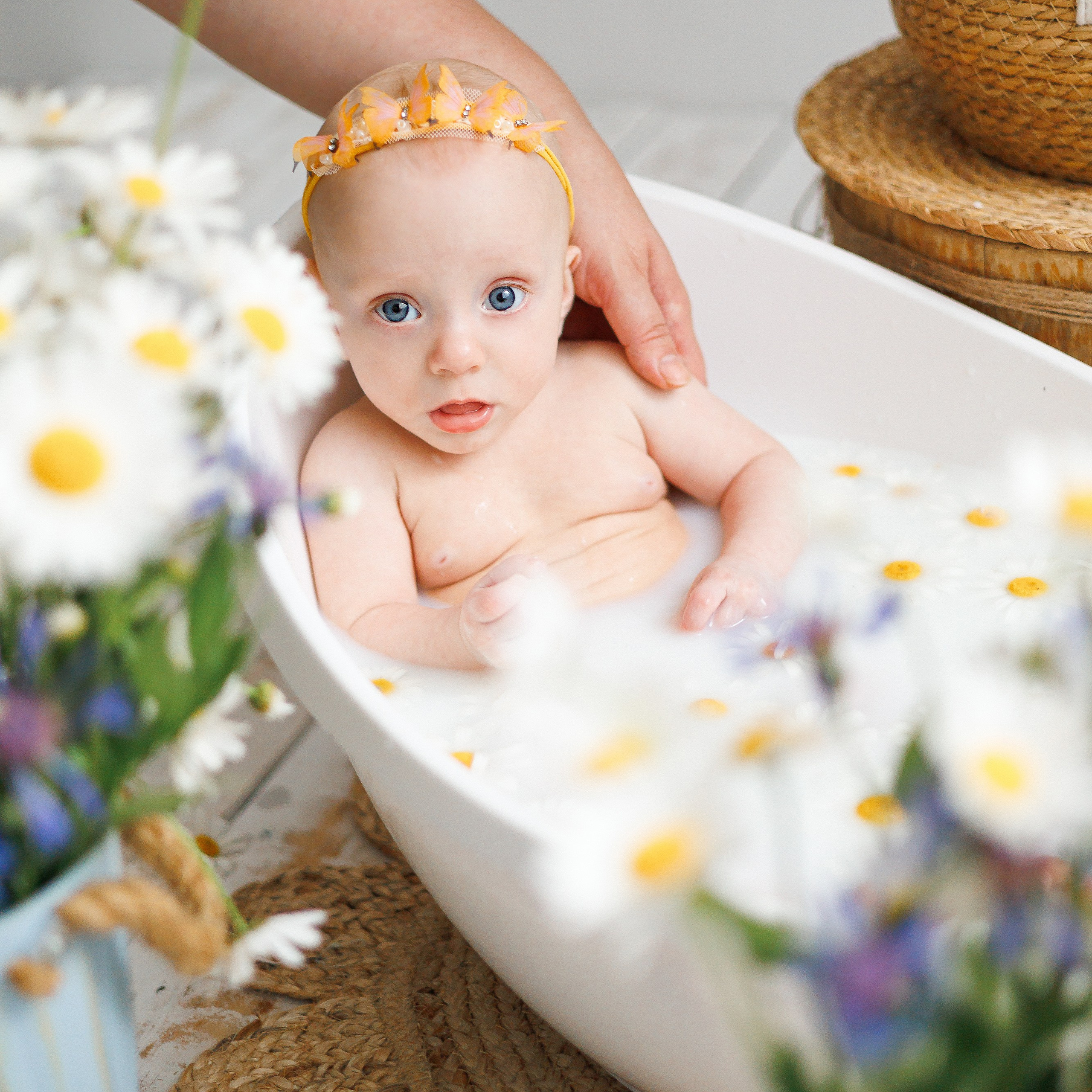 Молочные купания с ромашками. Фотограф новорождённых в Йошкар-Оле Ильмира Сидоркина