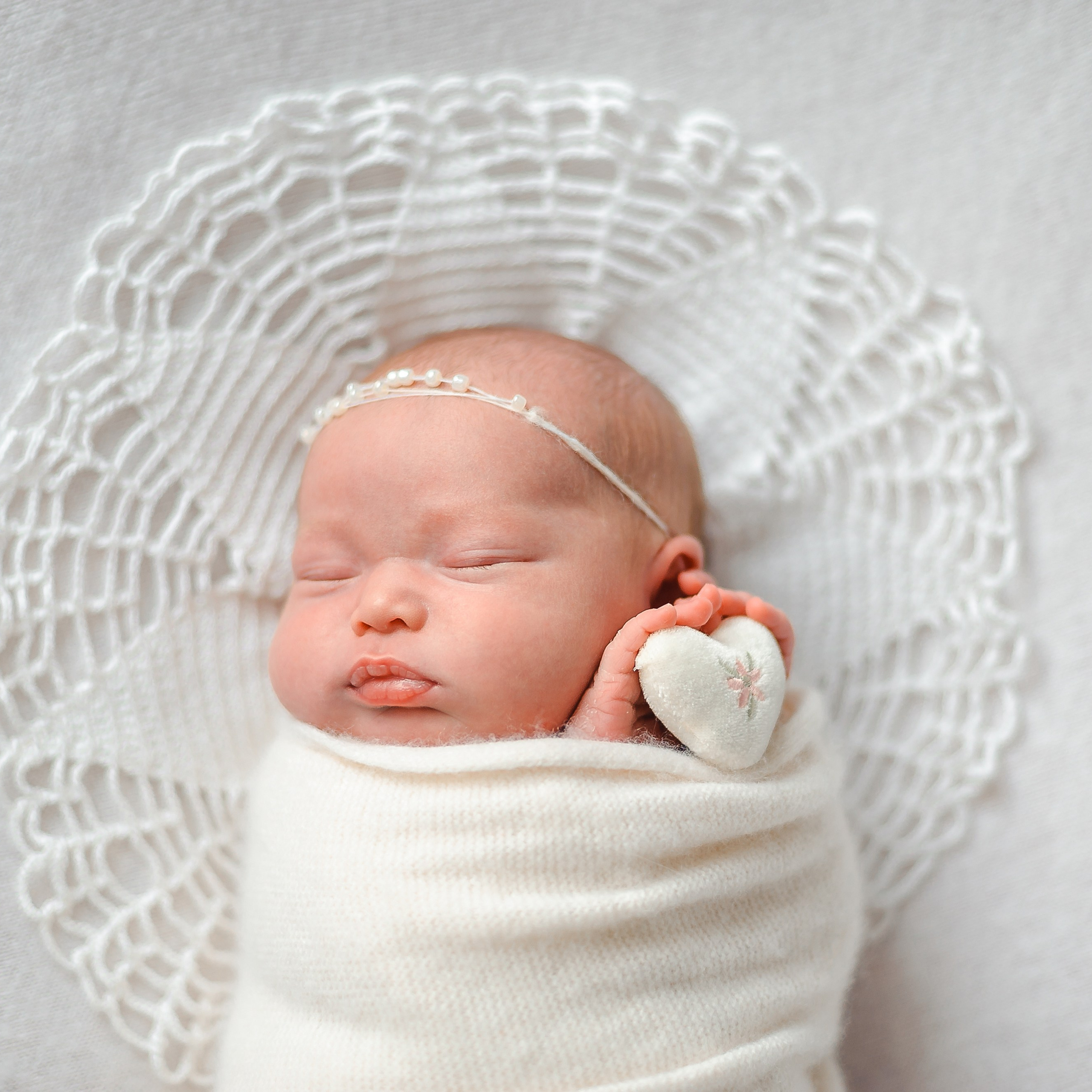 Амелия, 9 дней