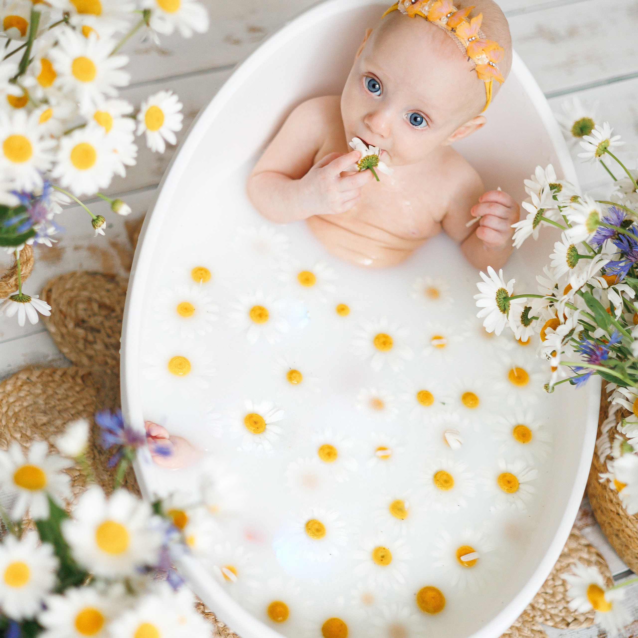 Молочные купания с ромашками. Фотограф новорождённых в Йошкар-Оле Ильмира Сидоркина