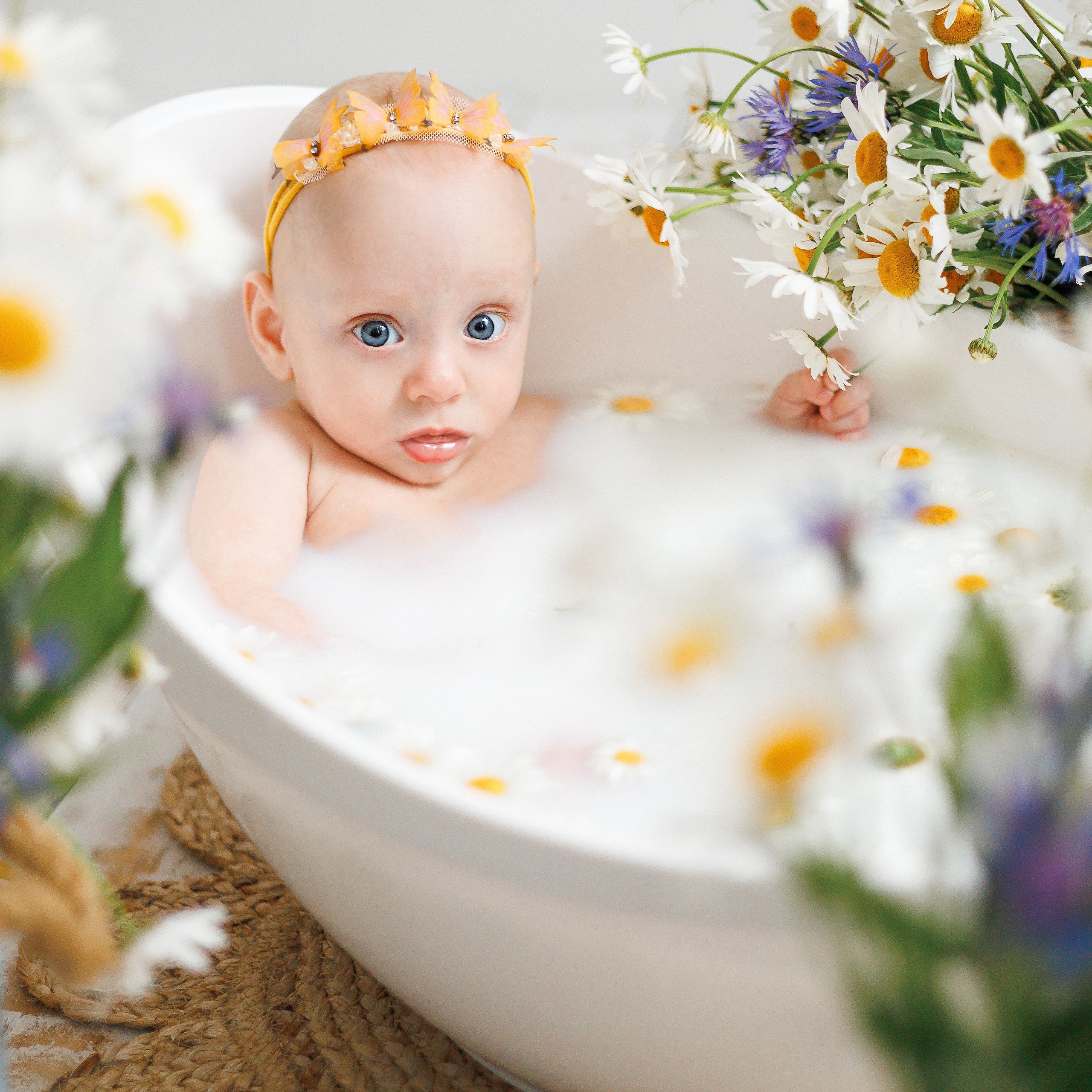 Молочные купания с ромашками. Фотограф новорождённых в Йошкар-Оле Ильмира Сидоркина