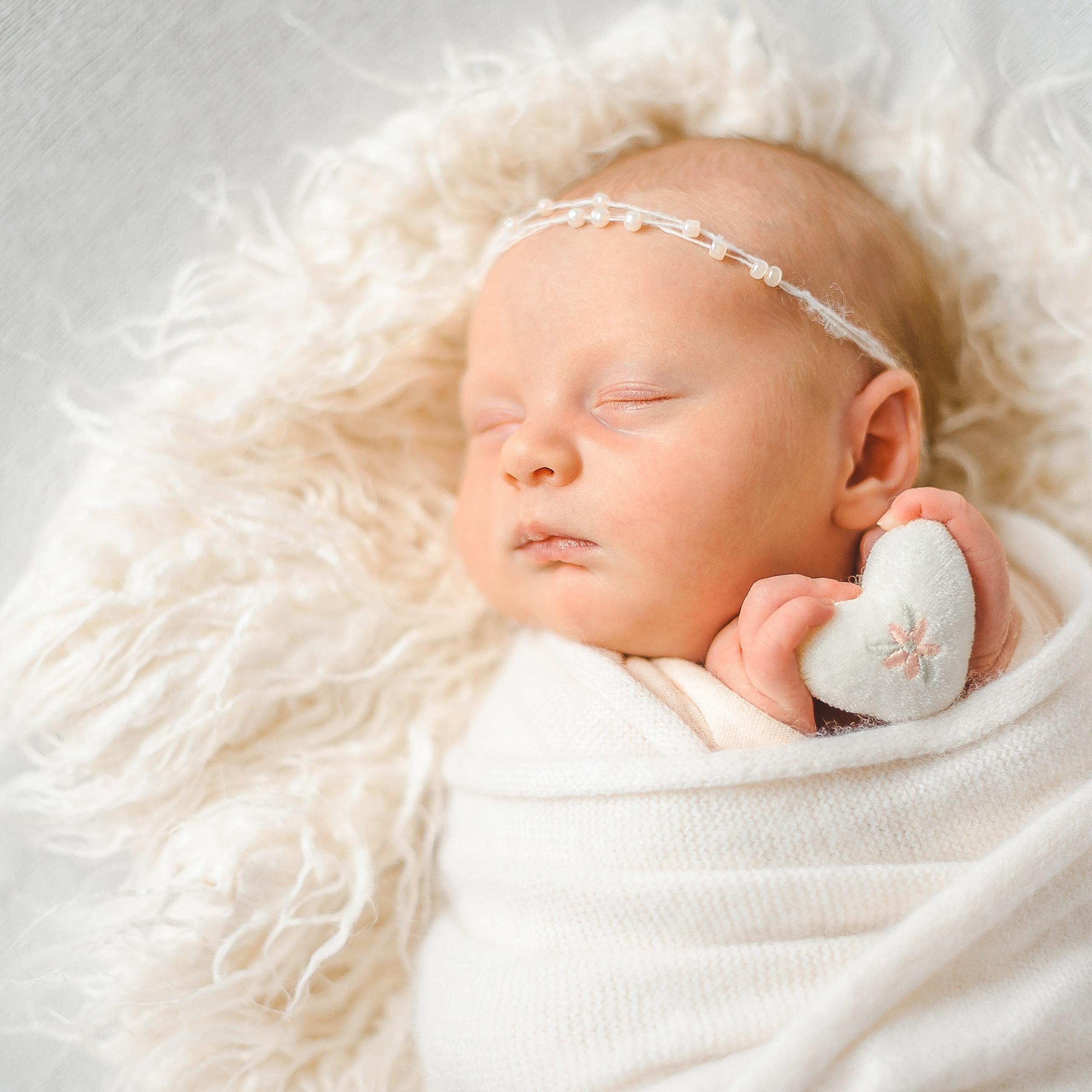 Афина, 12 дней