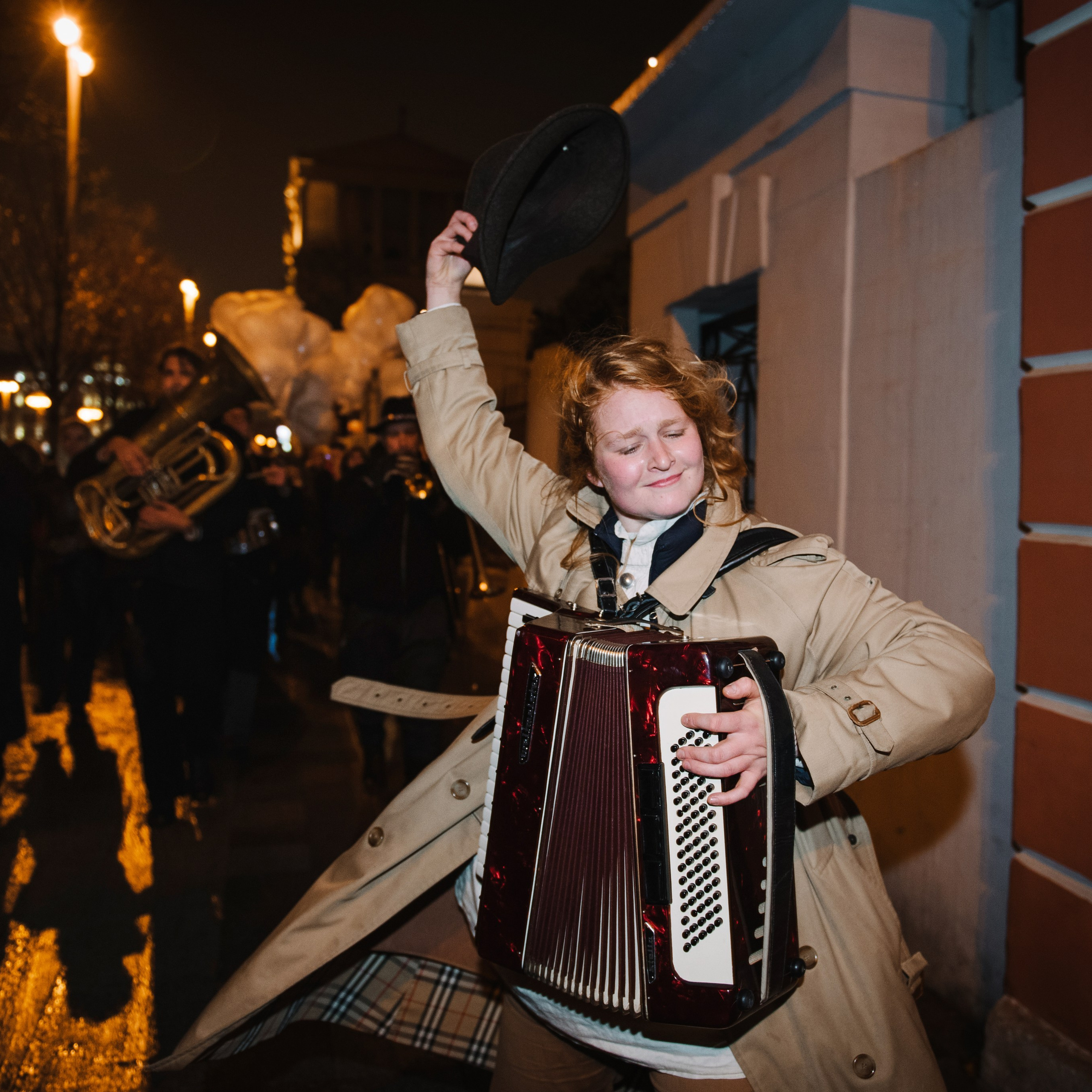 Маяковский уличное шествие