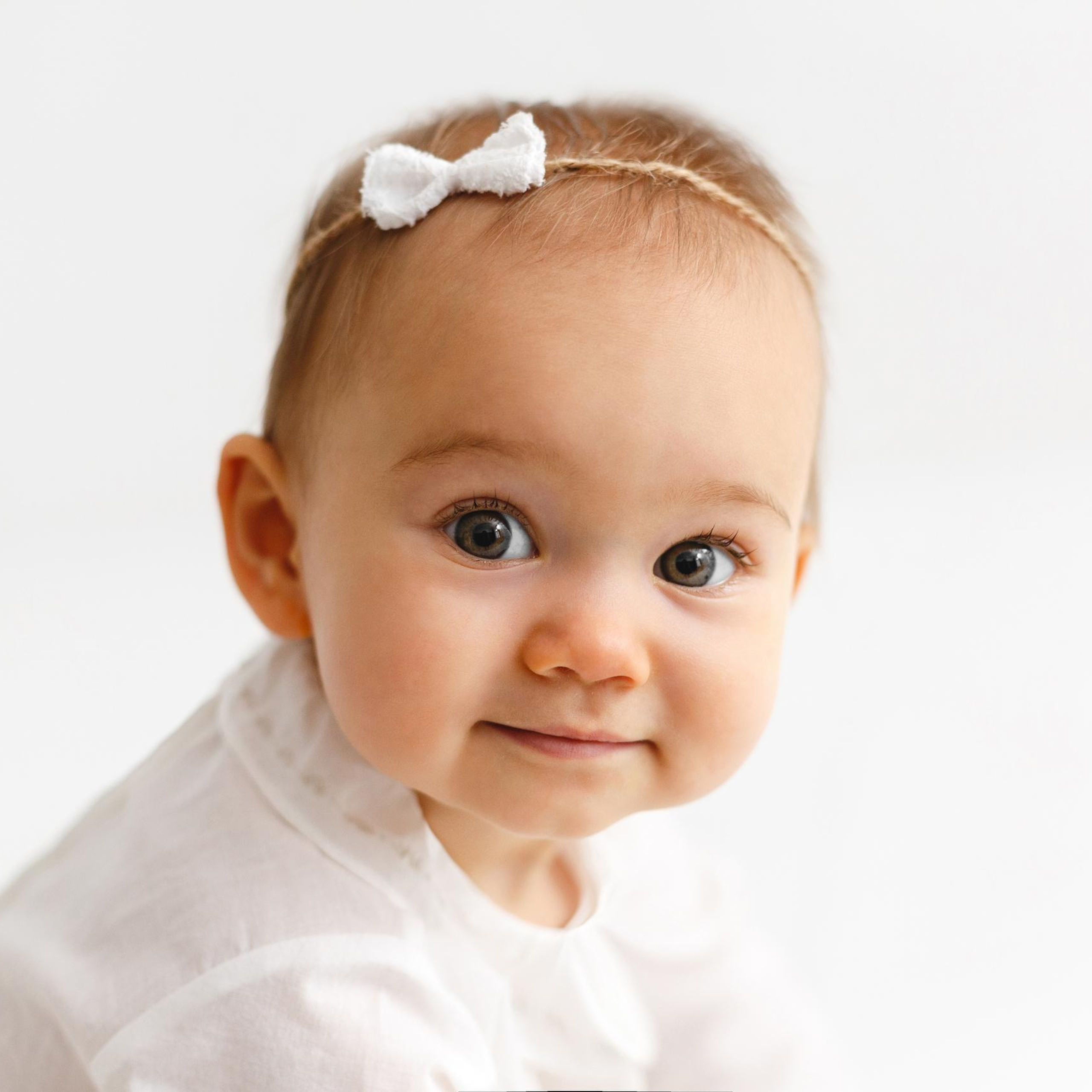 Первый тортик Полины. Детская фотостудия «Лиммеридж» в Санкт-Петербурге