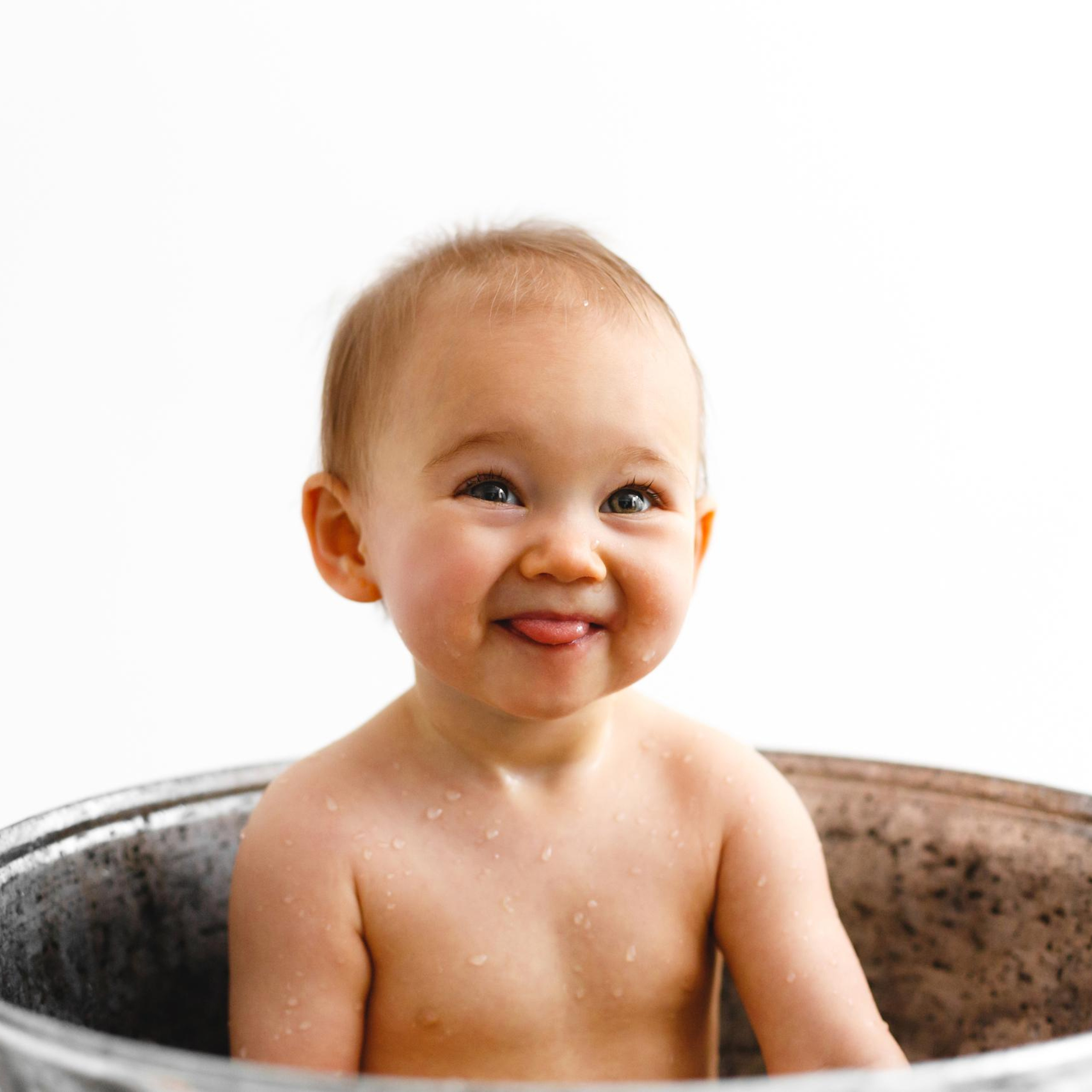 Первый тортик Полины. Детская фотостудия «Лиммеридж» в Санкт-Петербурге