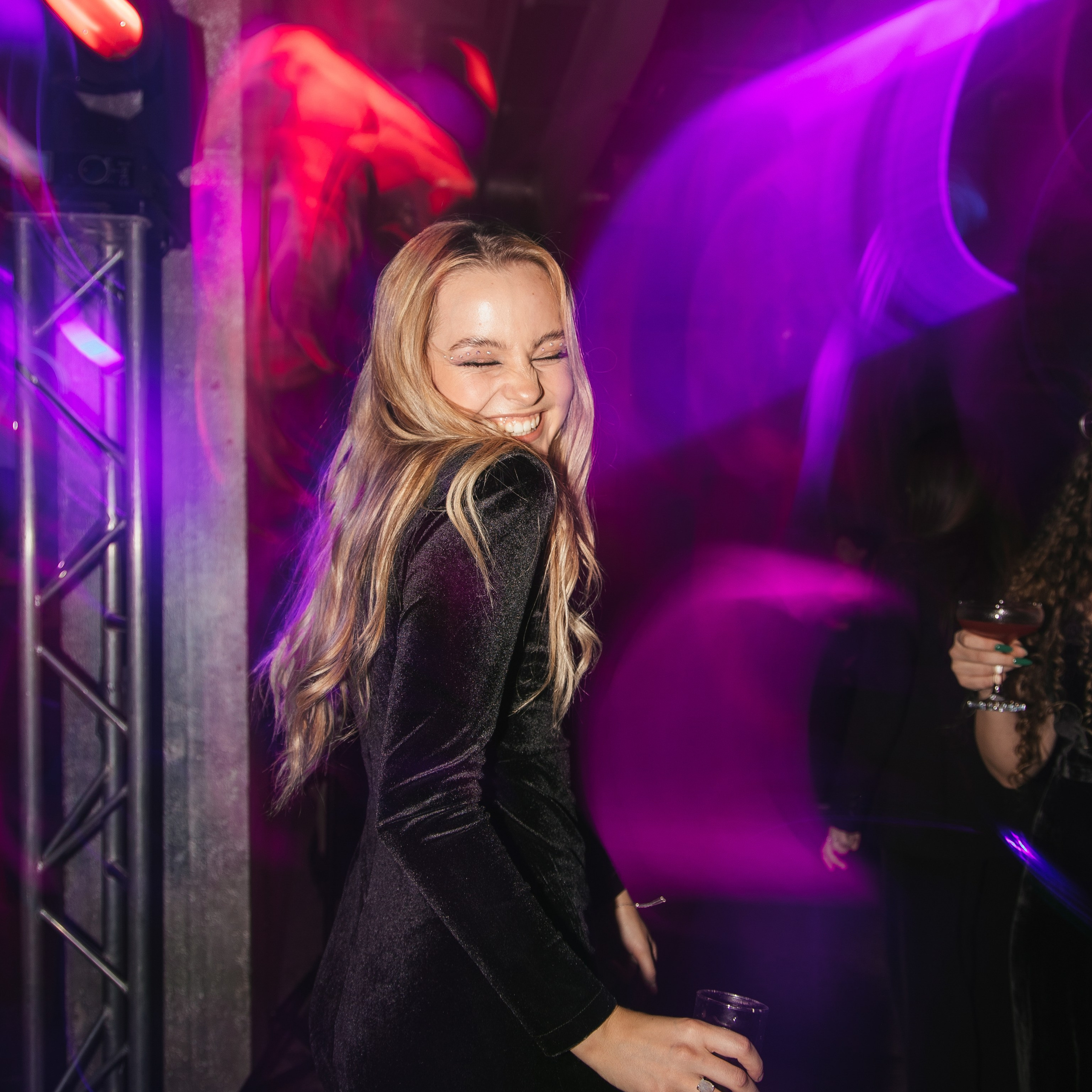 ВЕЧЕРИНКА МОНОТОН