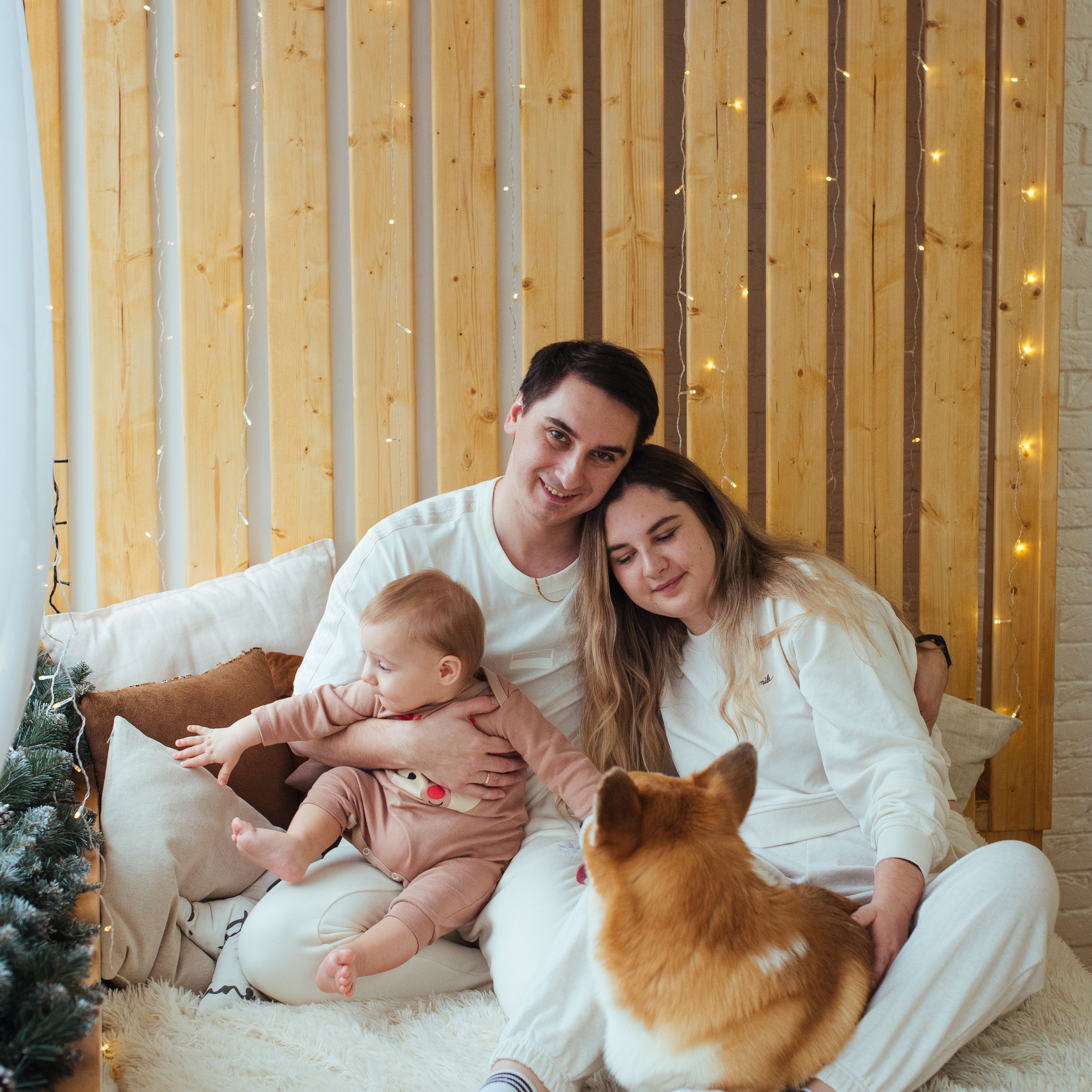 Юлия, Артем, Даня и коржик Дэни