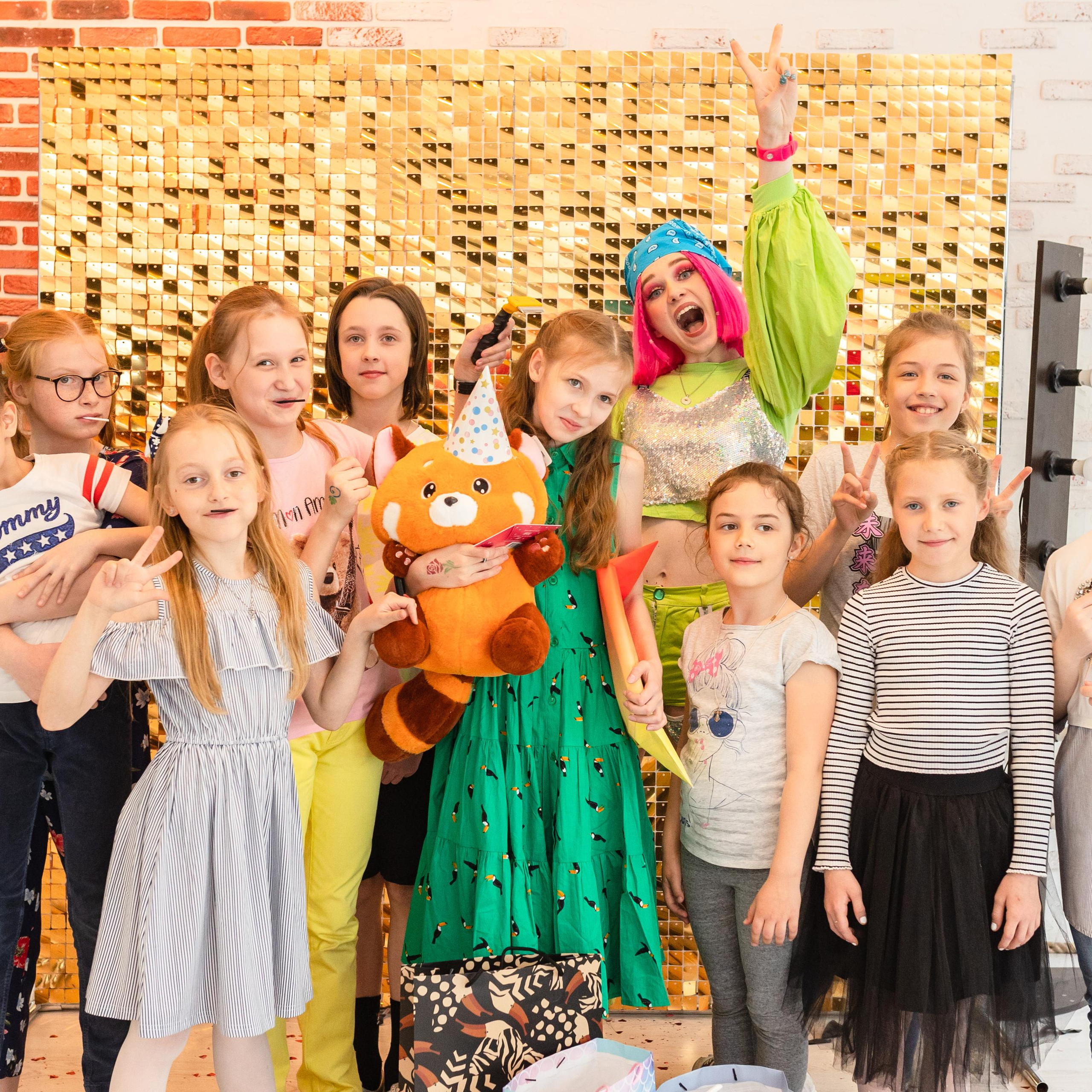 Репортажная съемка. На каждом снимке всегда два человека: фотограф и зритель