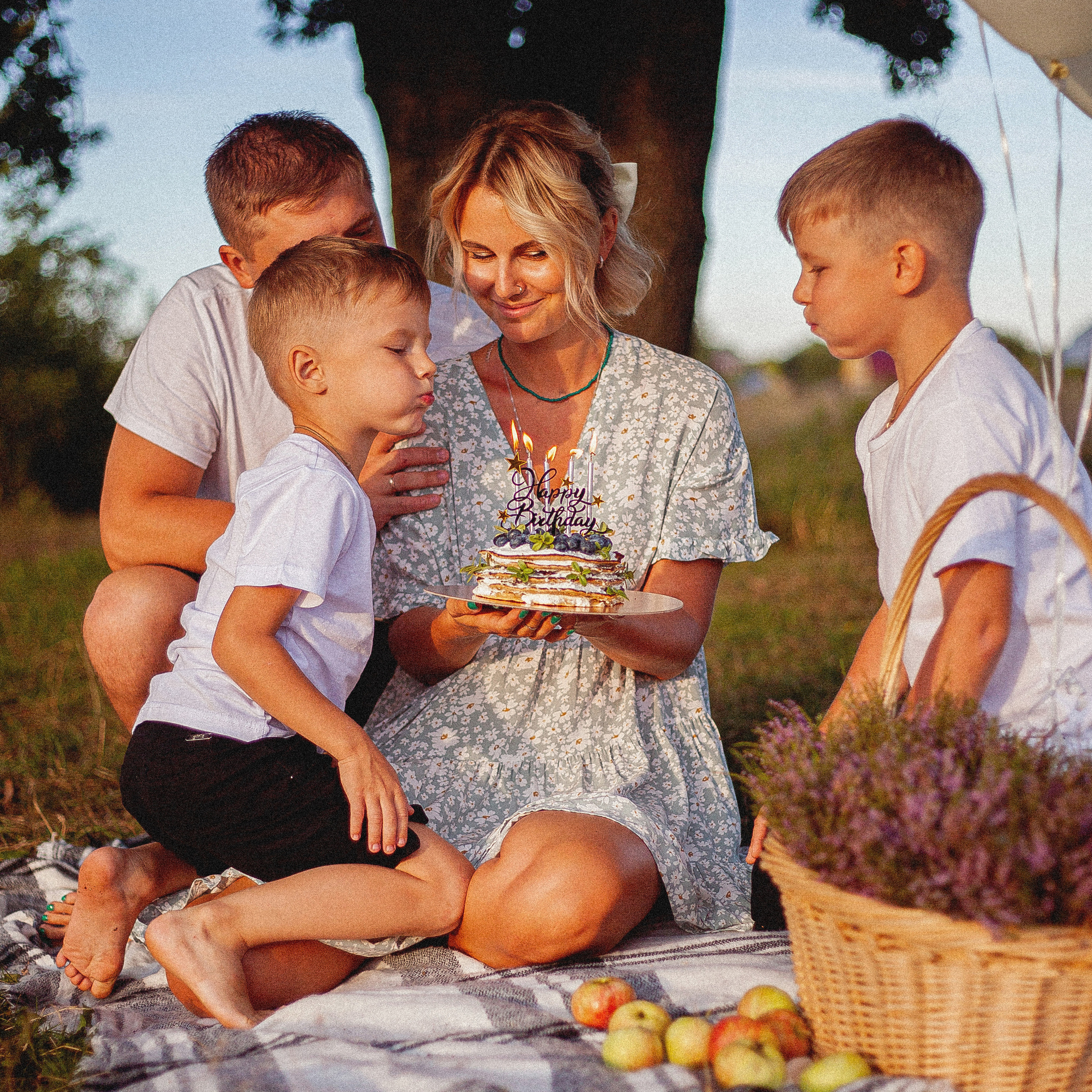 Семья Силяковых на природе, ДР мальчишек