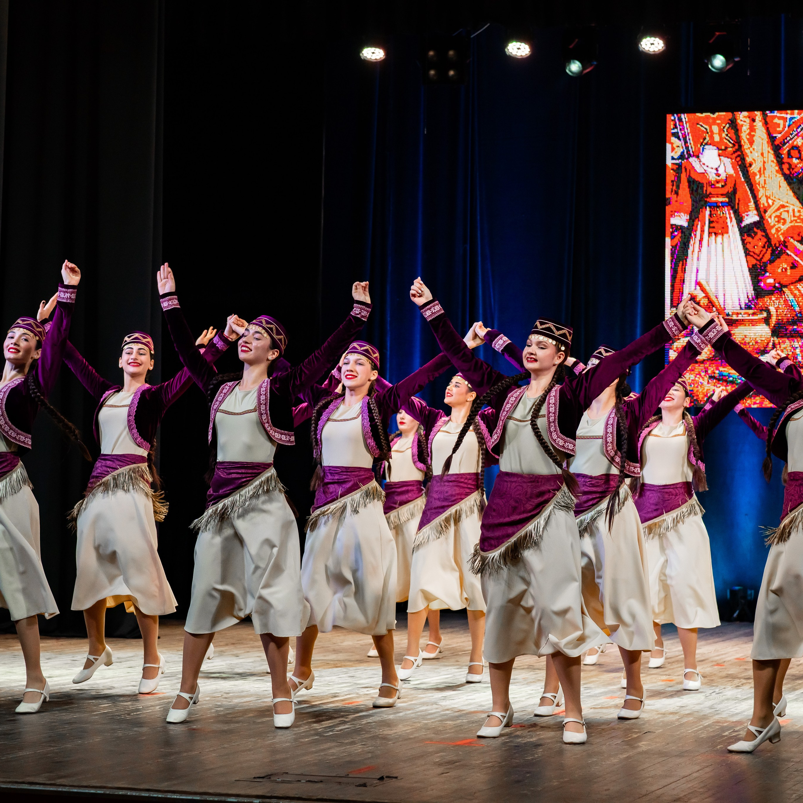 Танцевальный конкурс.Сцена