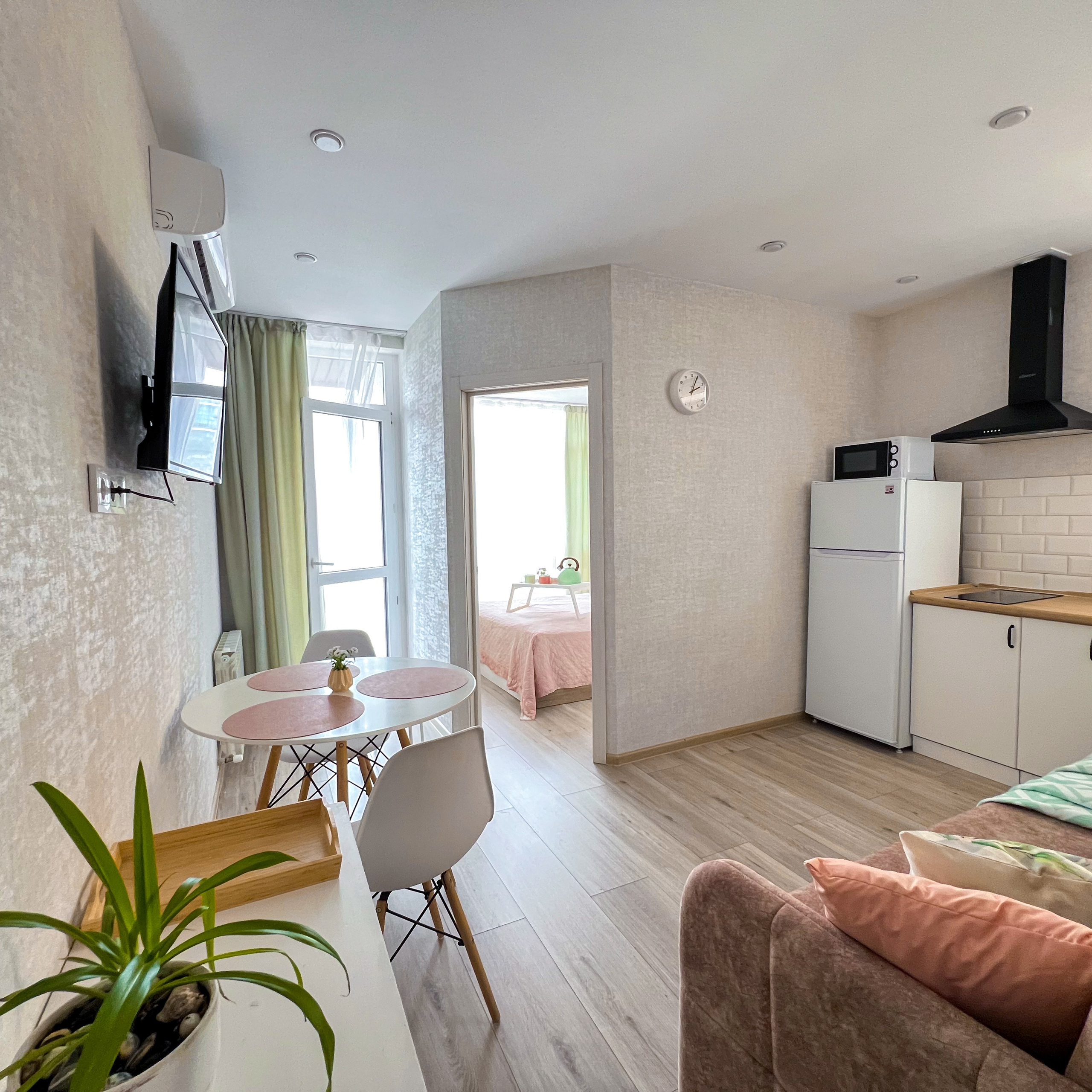 Уютная, новая 1-комнатная квартира в центральном районе Сочи рядом с морем!