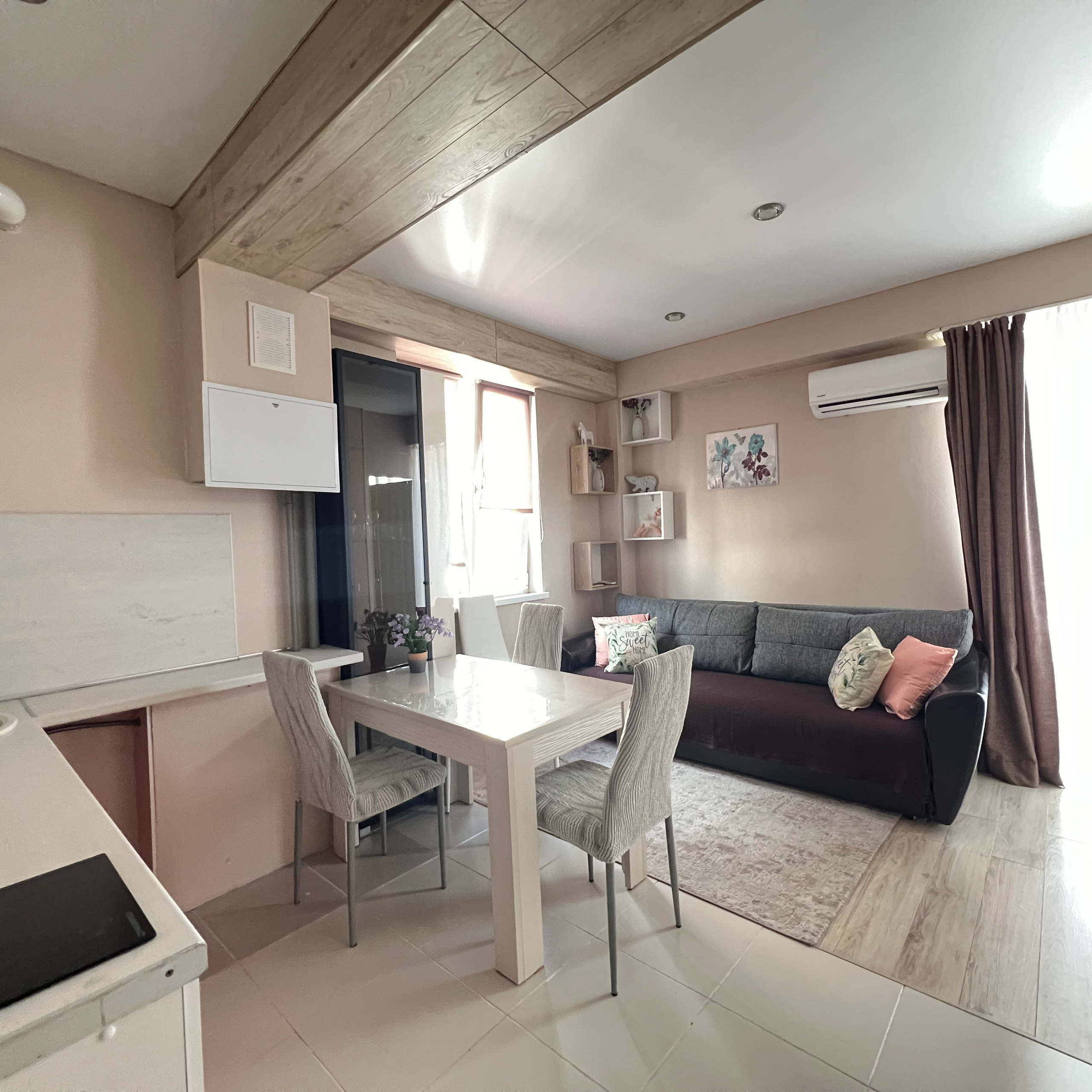 Светлая, уютная квартира рядом с морем!