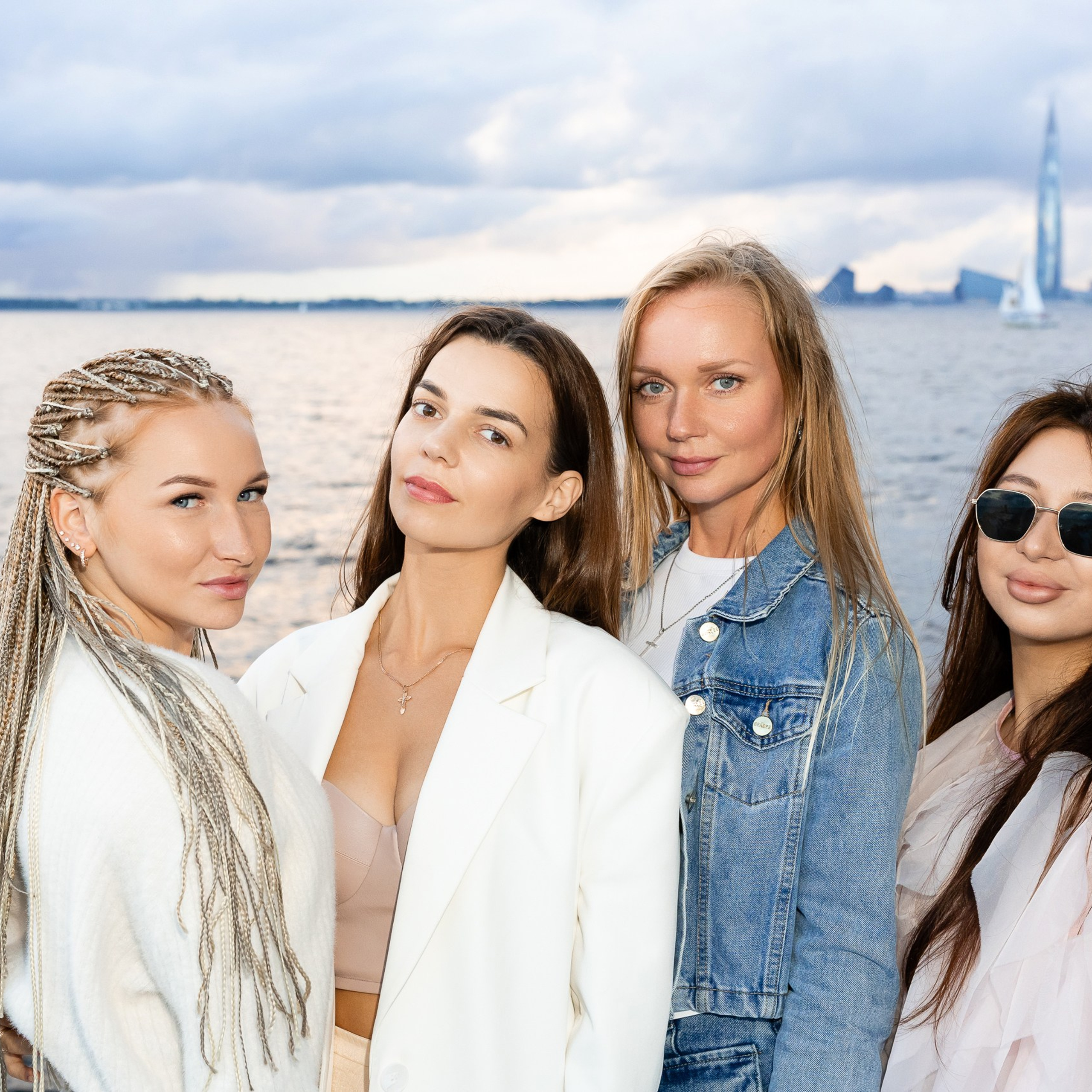 Экскурсии на двухпалубном теплоходе по Неве