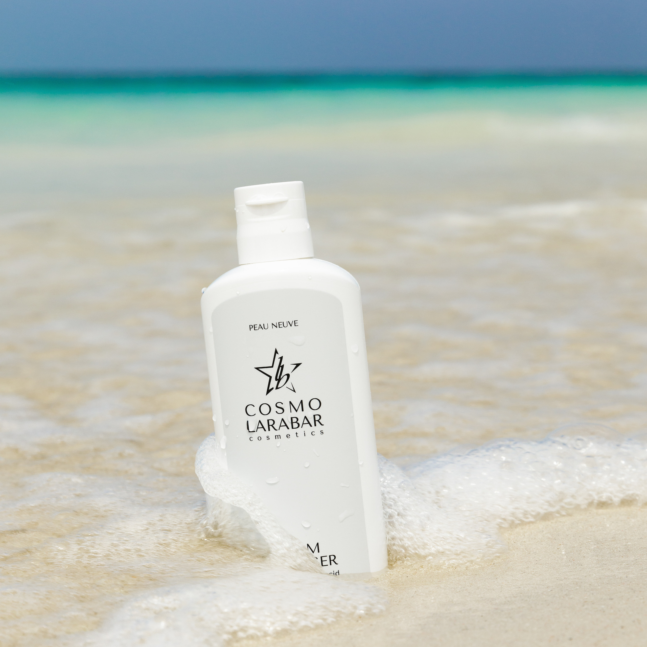 Outdoor shooting in the Maldives. Photographing in real conditions. Advertising photography in nature. Commercial shooting in the Maldives. Shooting cosmetics in the Maldives. Advertising shooting in real conditions. Cosmetic photography. Image shooting of cosmetics.