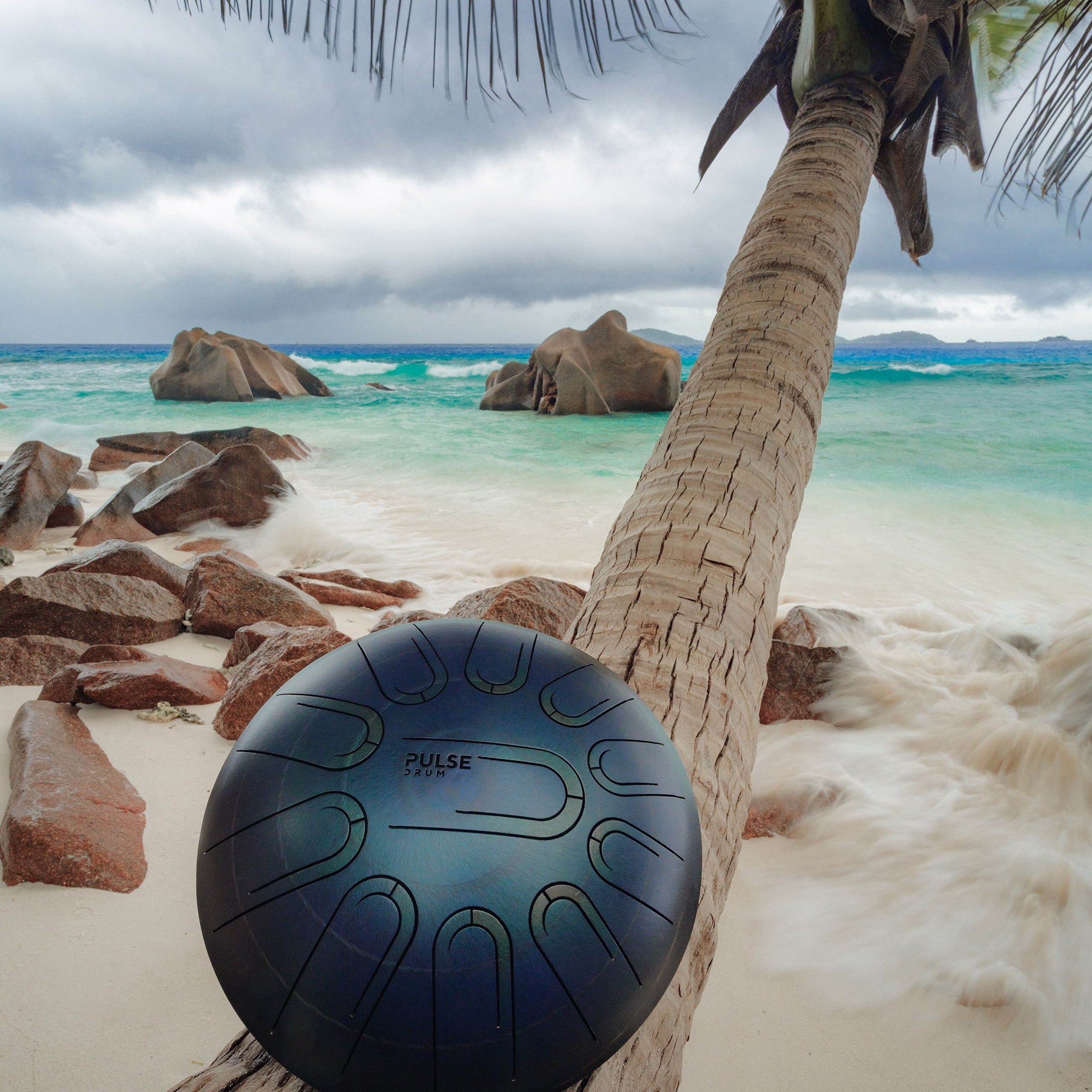 Outdoor photography in the Seychelles. Photography in real conditions. Outdoor advertising photography. Commercial photography in the Seychelles. Shooting a glucophone in the Seychelles. Advertising shooting in real conditions. Photography of musical instruments. Image shooting by Fimbo. Advertising shooting for Tank Drum.