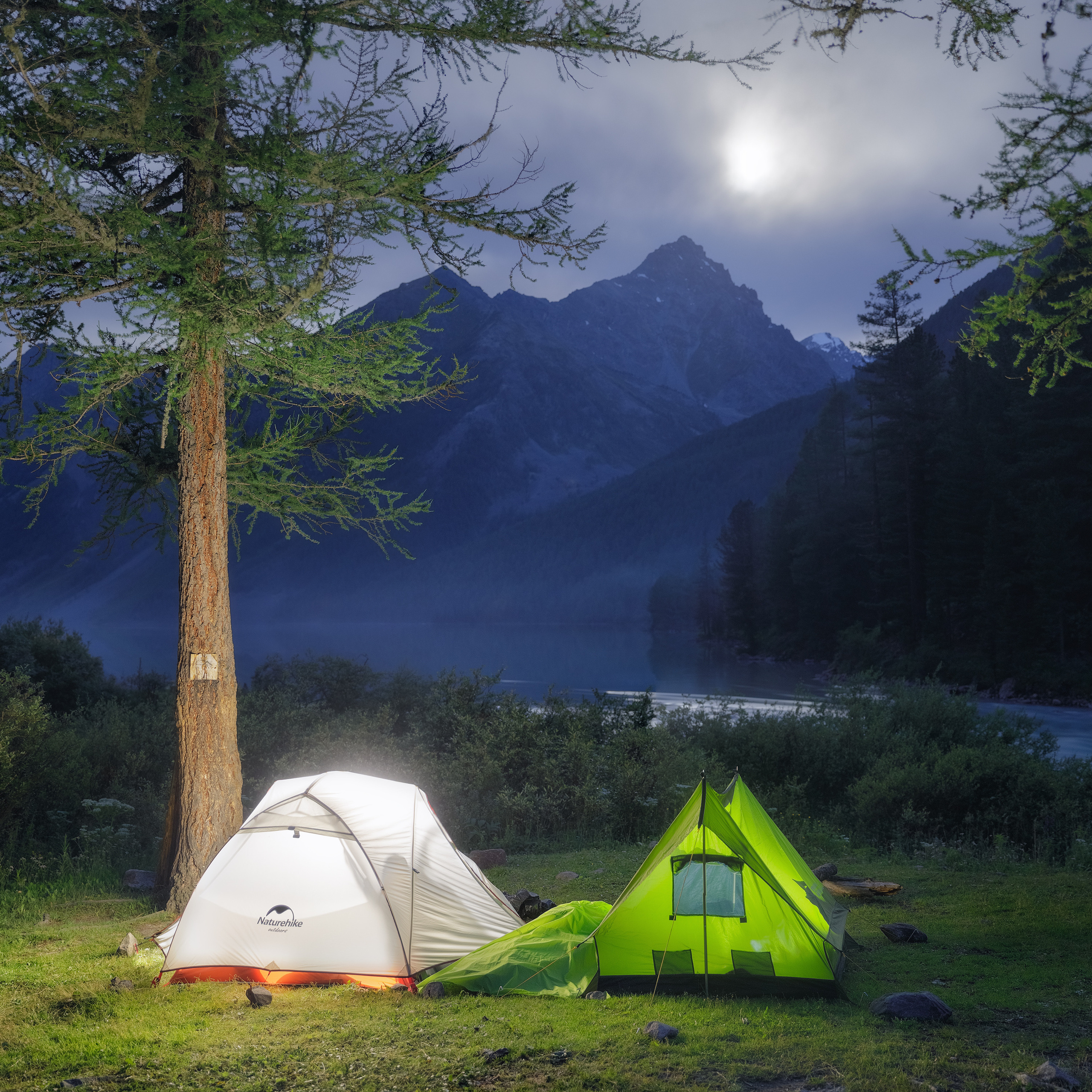 Лунная ночь на Кучерлинском озере. Республика Алтай. Палатки в горах. Поход в горы. Туман над озером. Ночь в палатке.