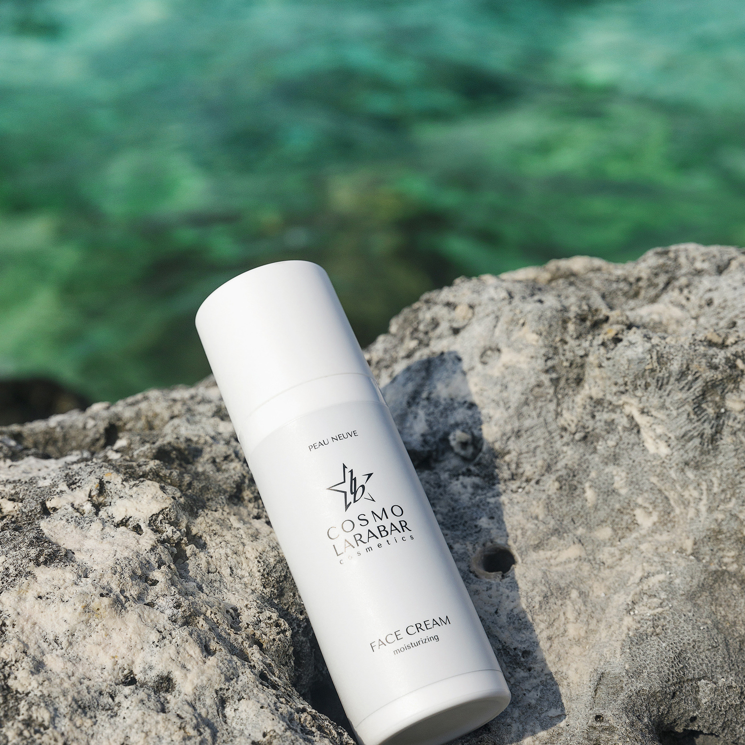 Outdoor shooting in the Maldives. Photographing in real conditions. Advertising photography in nature. Commercial shooting in the Maldives. Shooting cosmetics in the Maldives. Advertising shooting in real conditions. Cosmetic photography. Image shooting of cosmetics.