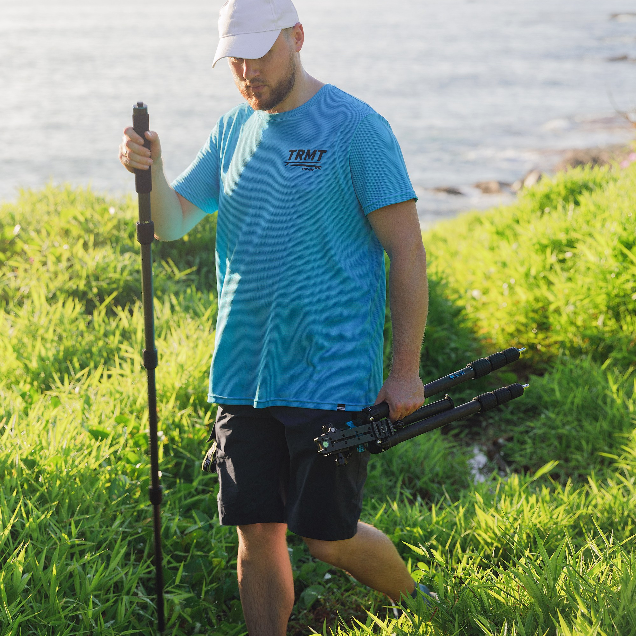 Outdoor photography in the Seychelles. Photography in real conditions. Outdoor advertising photography. Commercial photography in the Seychelles. Tripod photography in the Seychelles. Advertising shooting in real conditions. Tripod photography. Image shooting with a tripod. Advertising photography of photographic equipment.