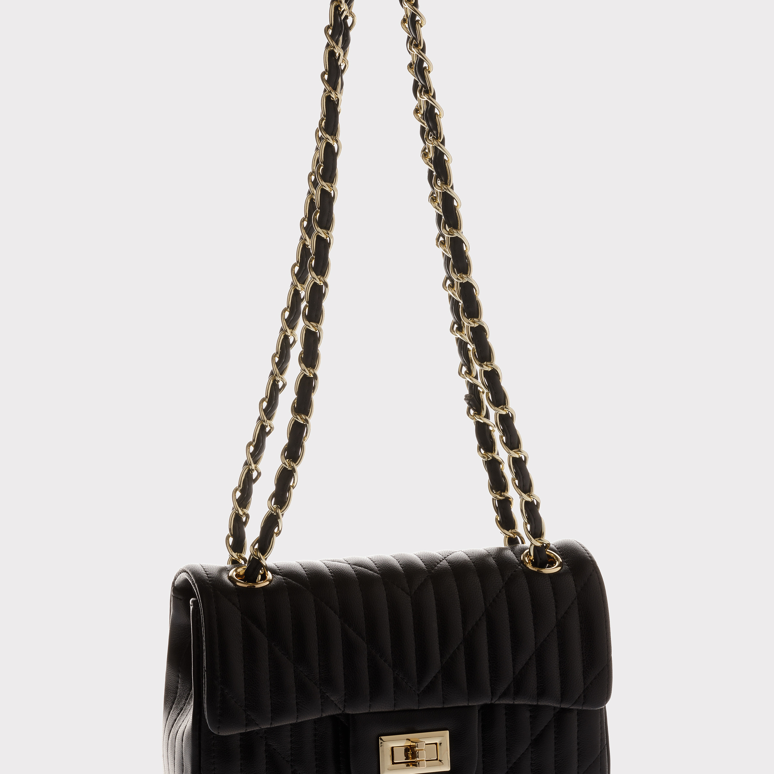 Фотосъёмка сумок для интернет-магазина. Каталожная съёмка. Предметная съёмка. Рекламная съёмка изделий из кожи. Съёмка для маркетплейсов. Съёмка на белом фоне в обтравку.