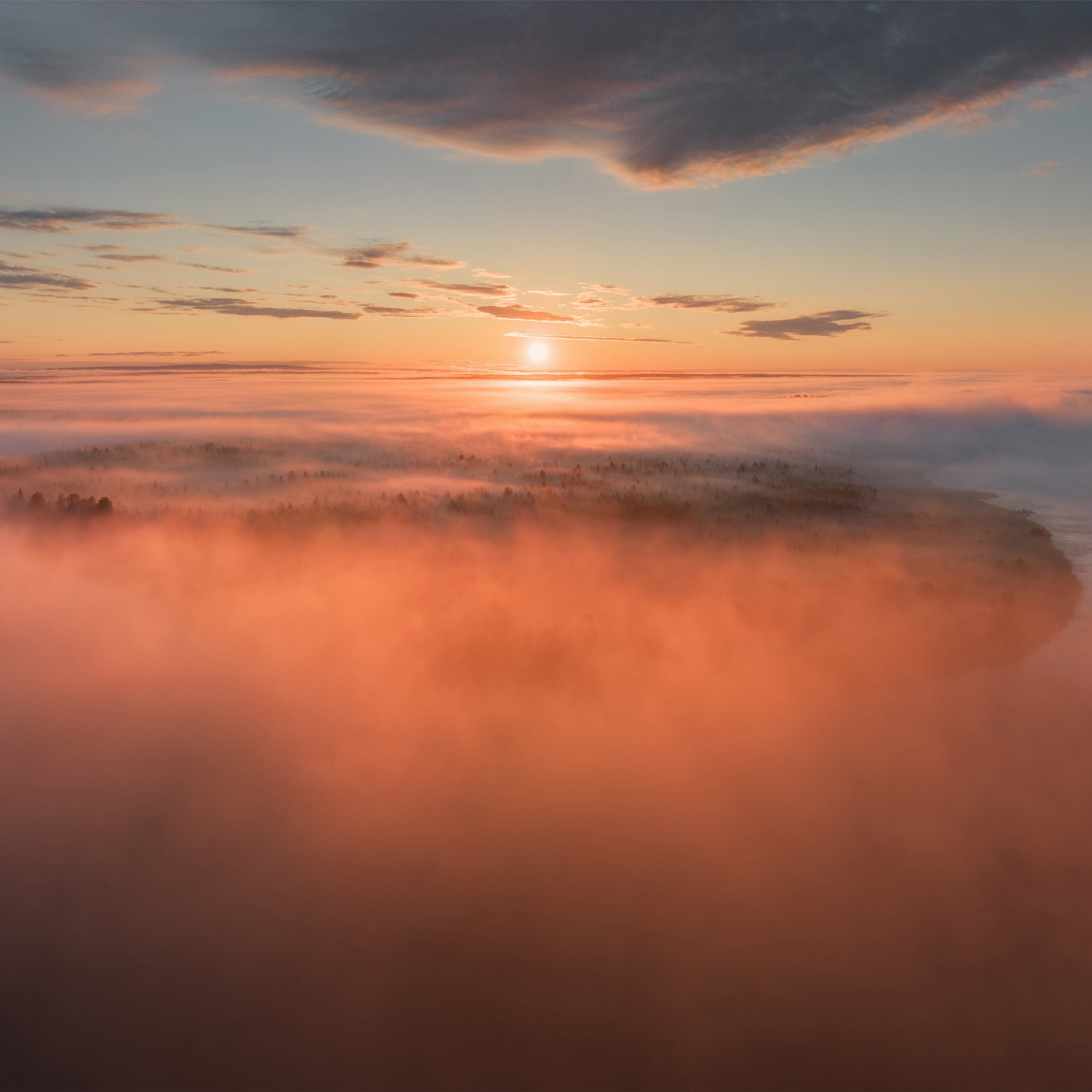 Рассвет над озером Дон ты. Туман над озером Дон ты.