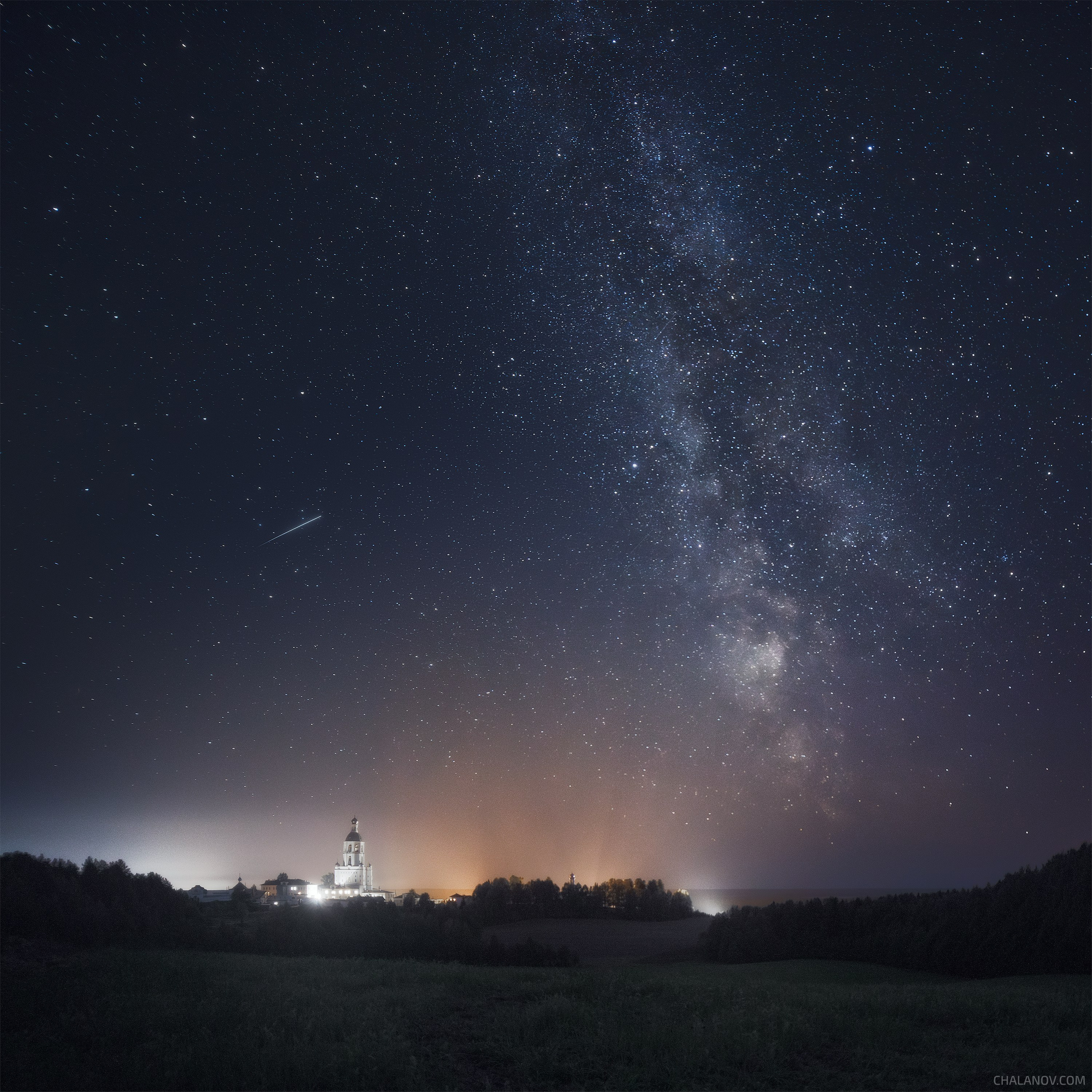 Млечный путь над монастырём. Троице-Стефано-Ульяновский мужской монастырь, Усть-Куломский район.