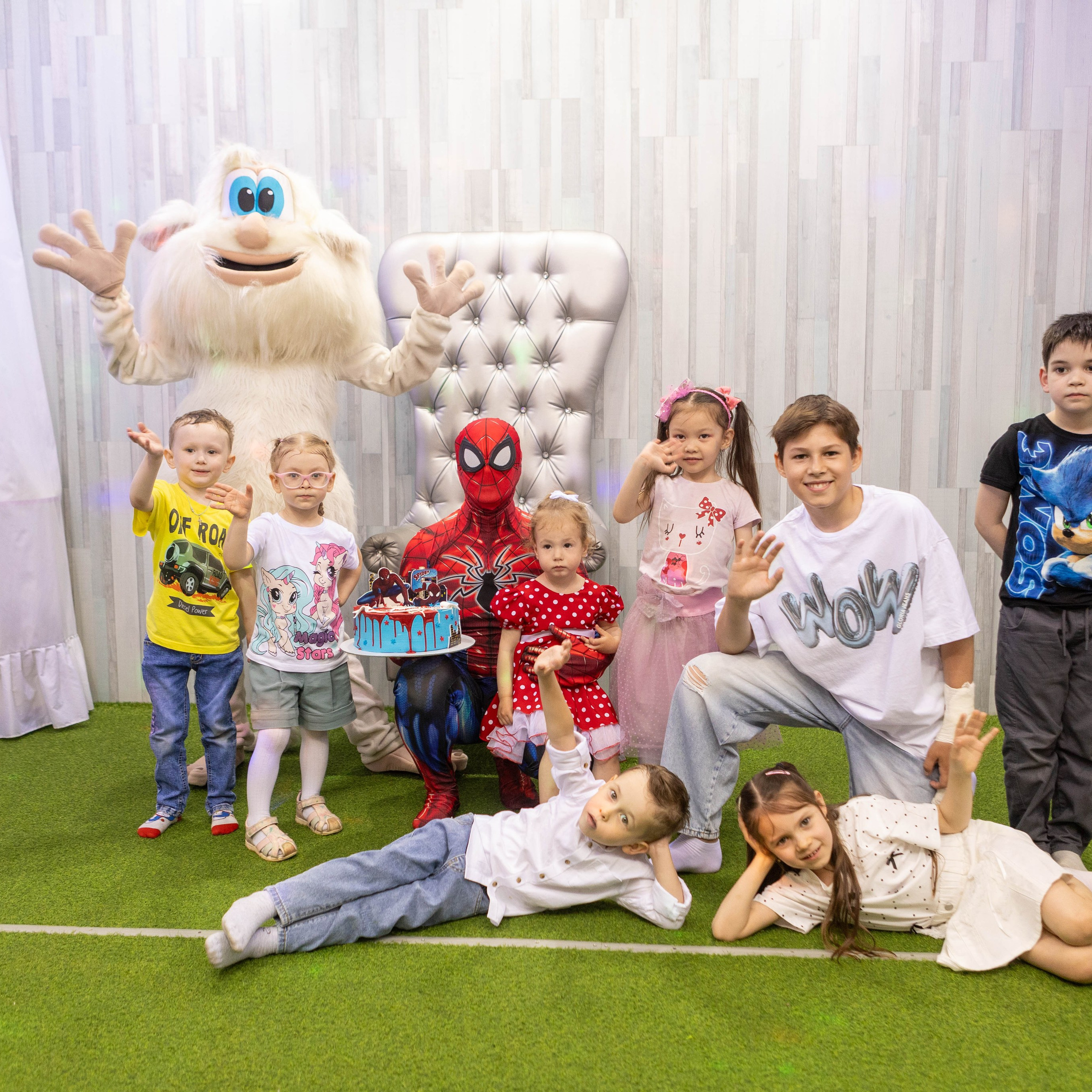 «Супергеройская вечеринка»