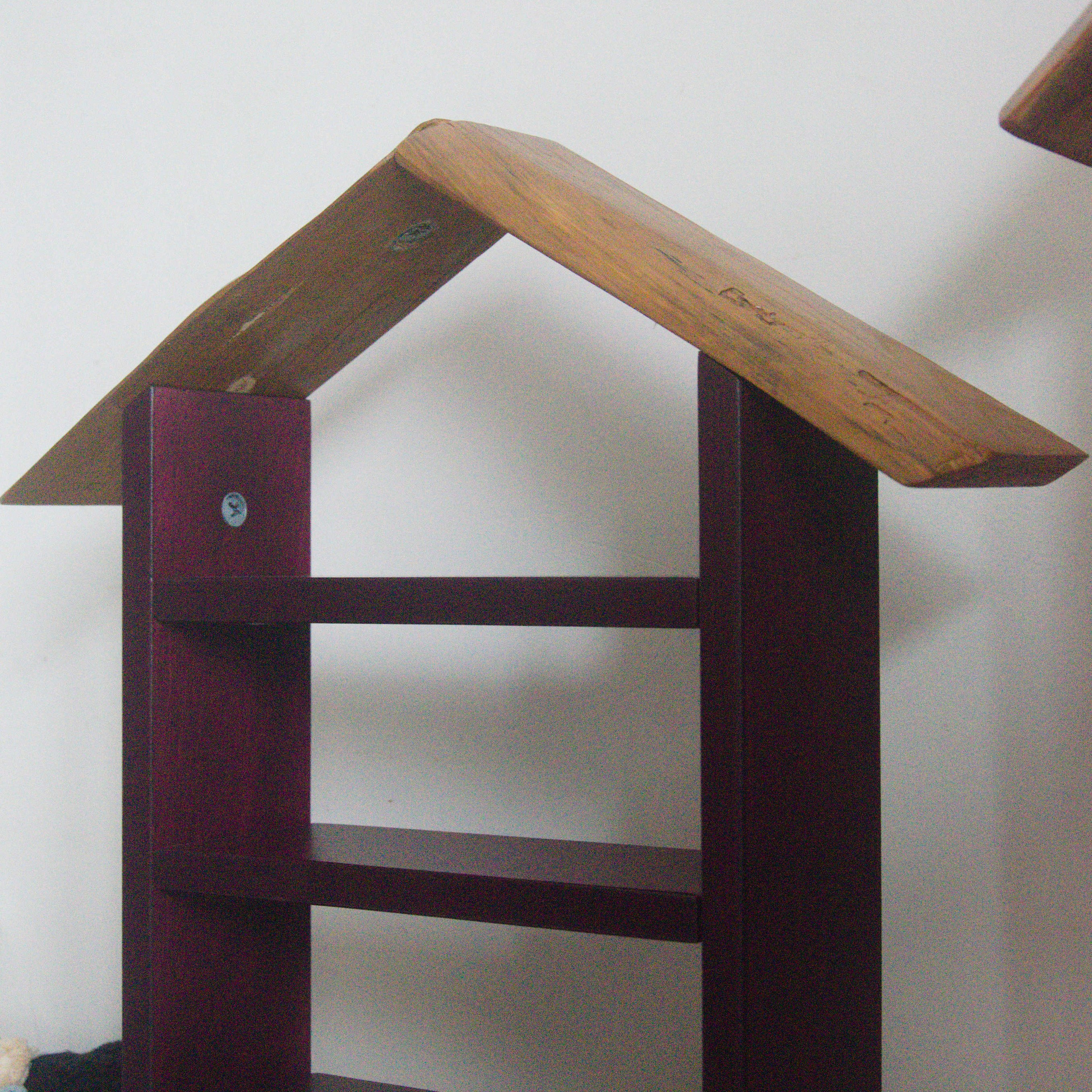 Настольная полка-витрина «Избушка». Дракон и Ведьмочка — творческая коллаборация