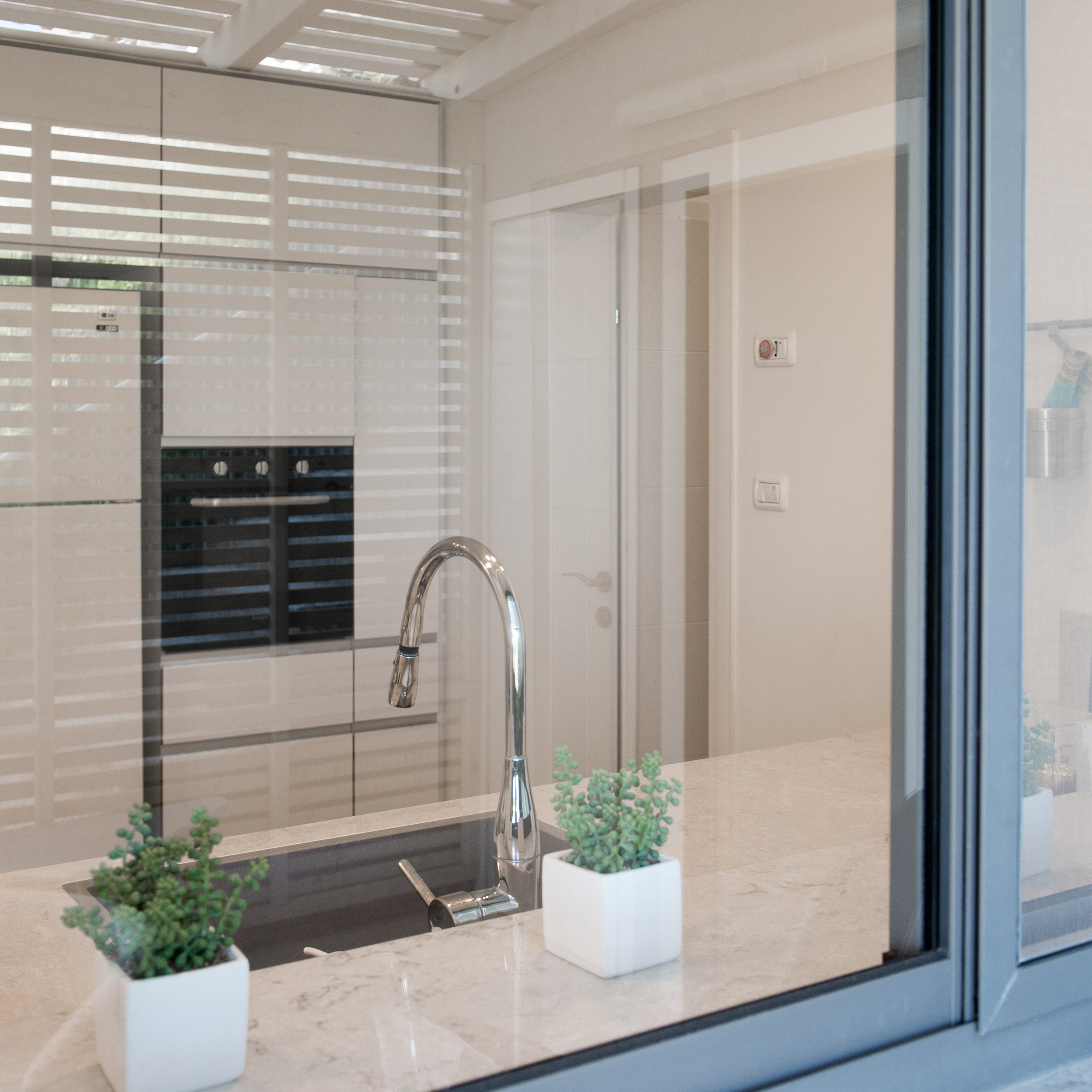 Фотосъемки для бизнеса. Семейный фотограф Израиль. Фотокниги и школьные альбомы