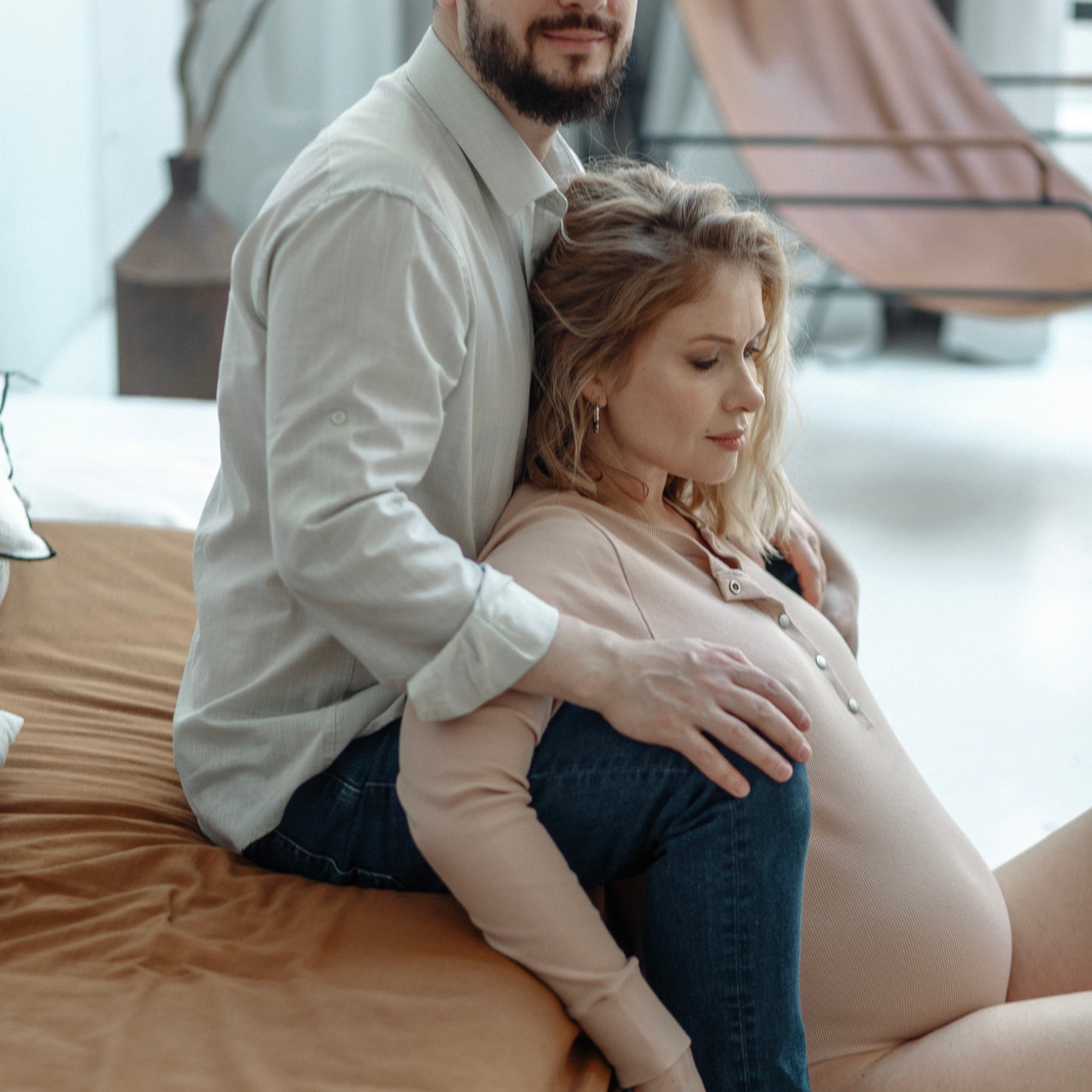 фотосессия беременности, беременная девушка с мужем, семейный портрет, семейная фотосессия