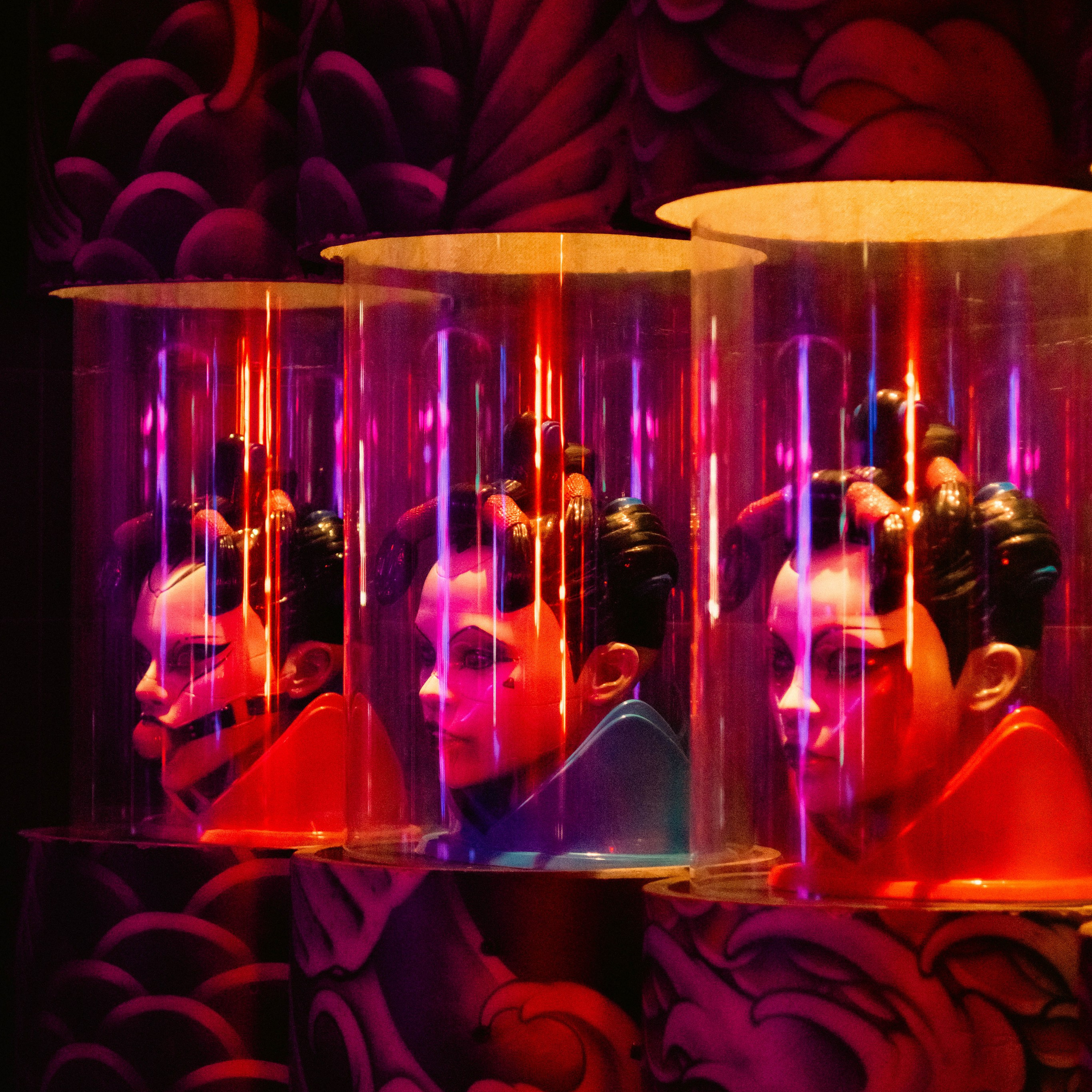 Неоновая гейша. Jean De Vivre Gallery