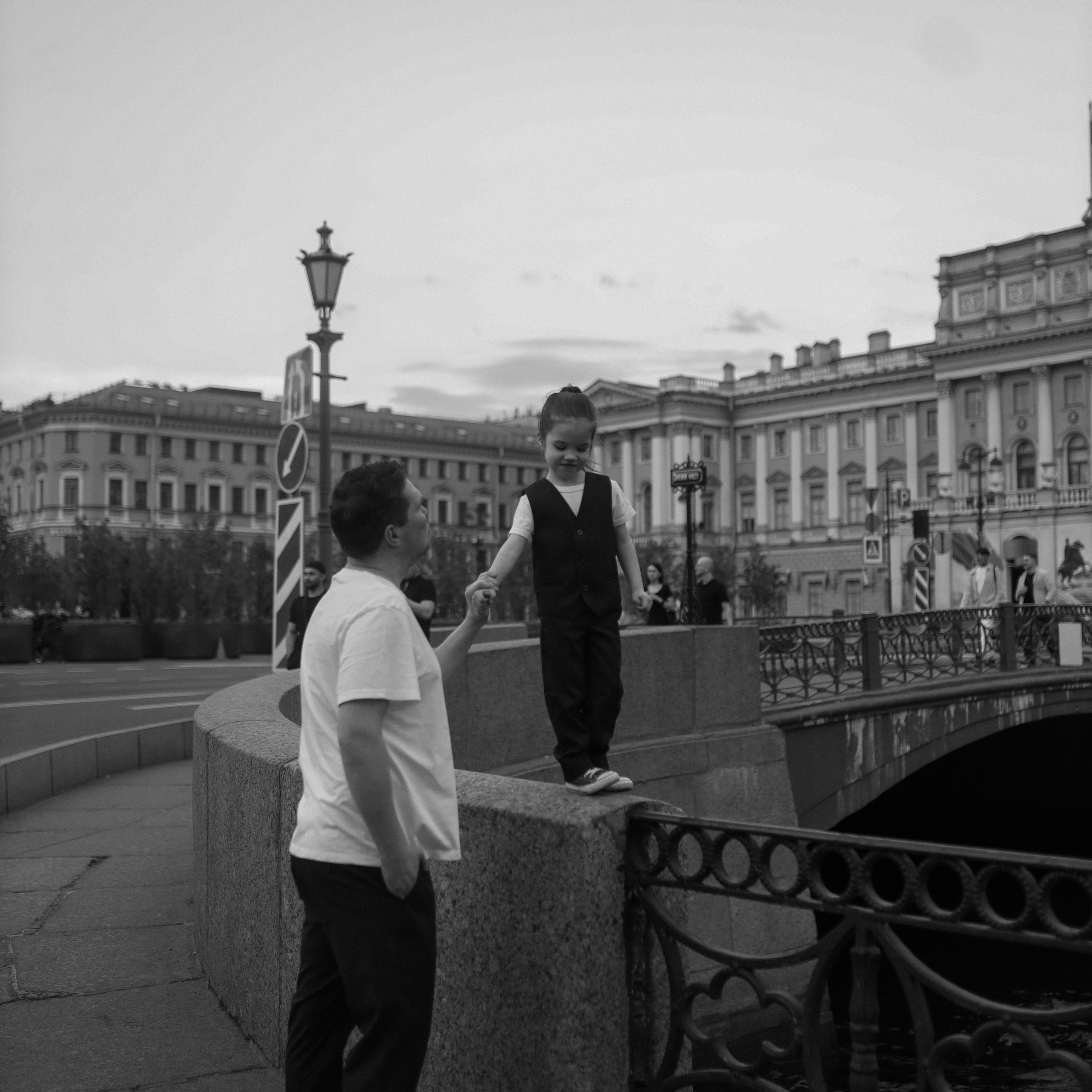 Мила и папа Антон прогулка по Петербургу