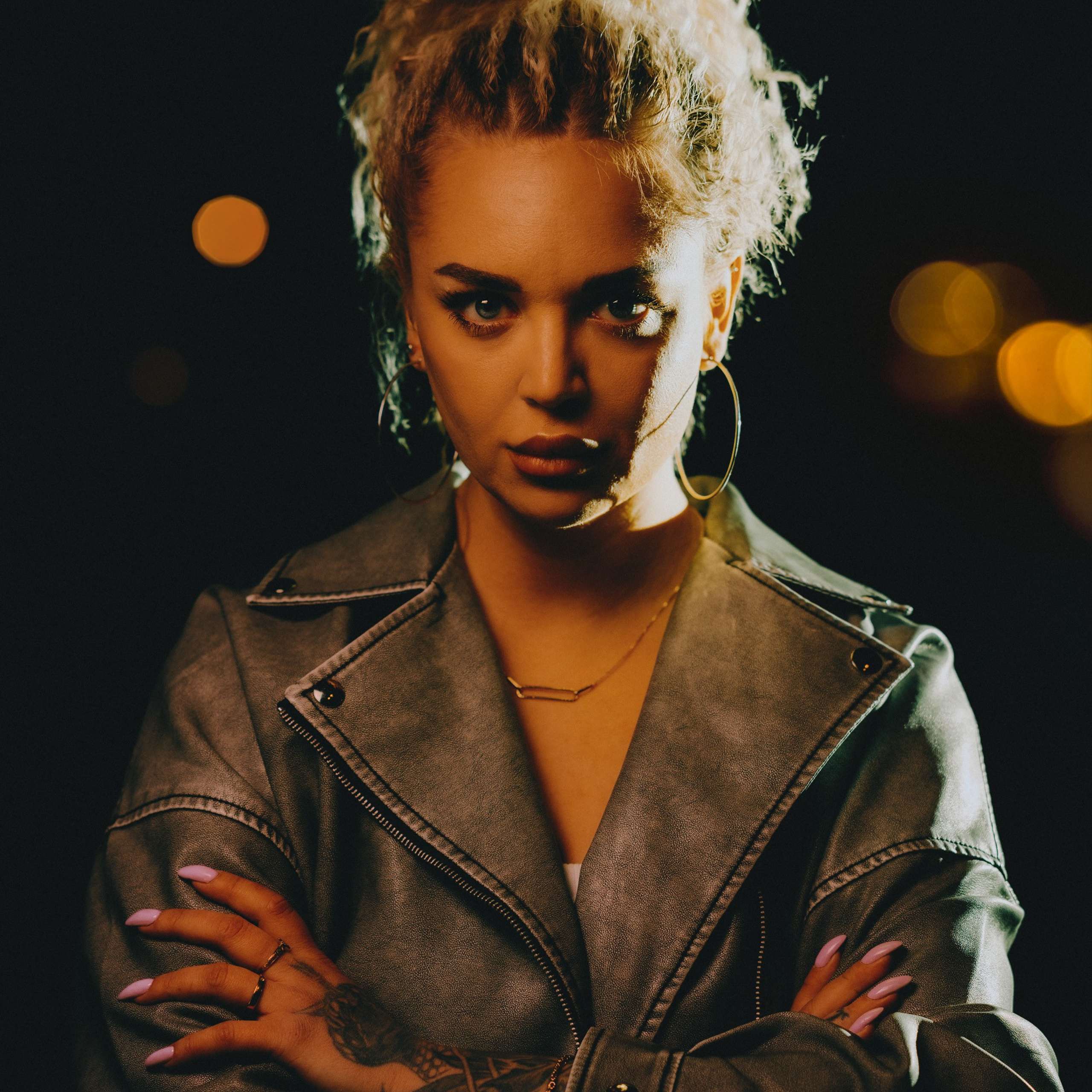 Огнями реклам