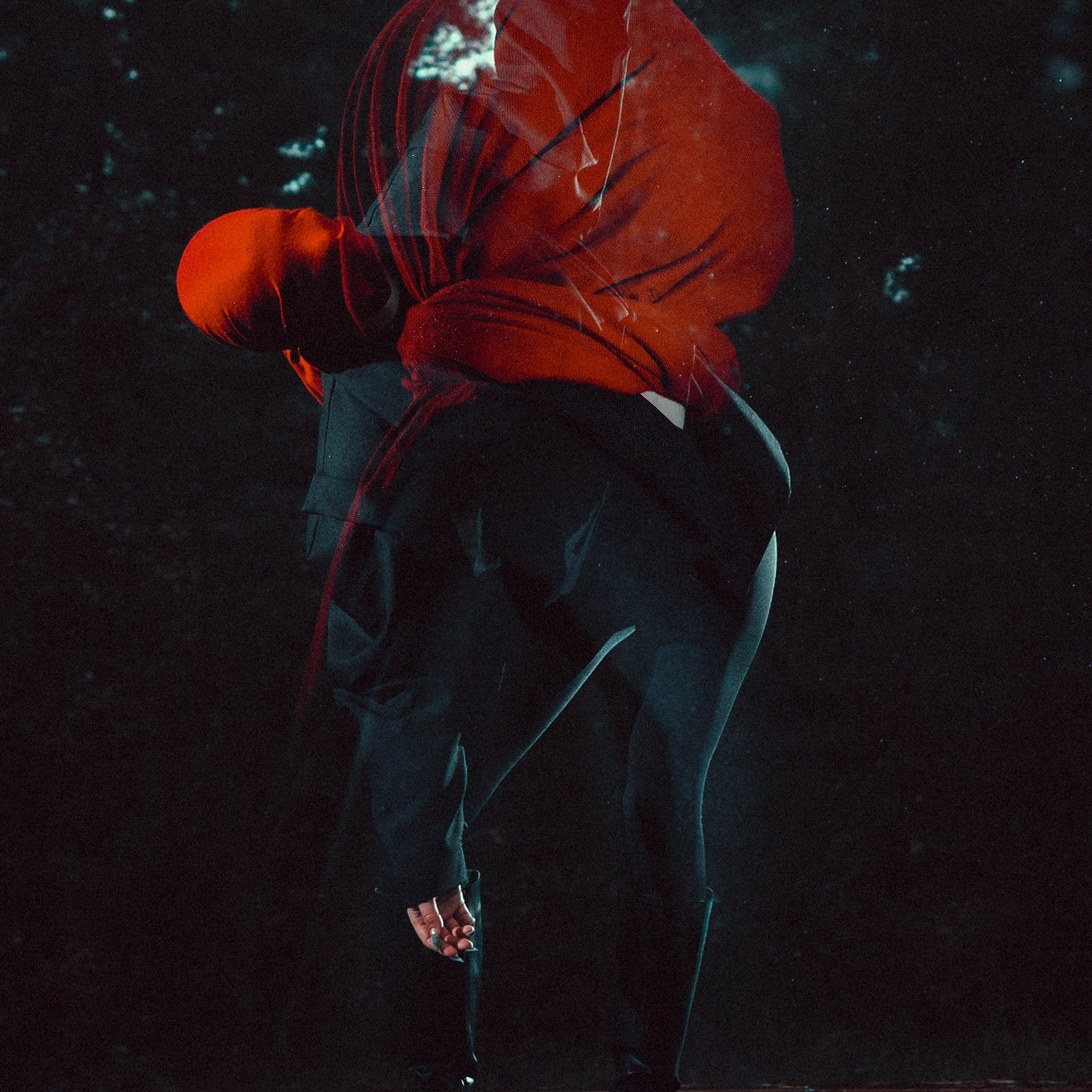 Кто-то бродит за окном