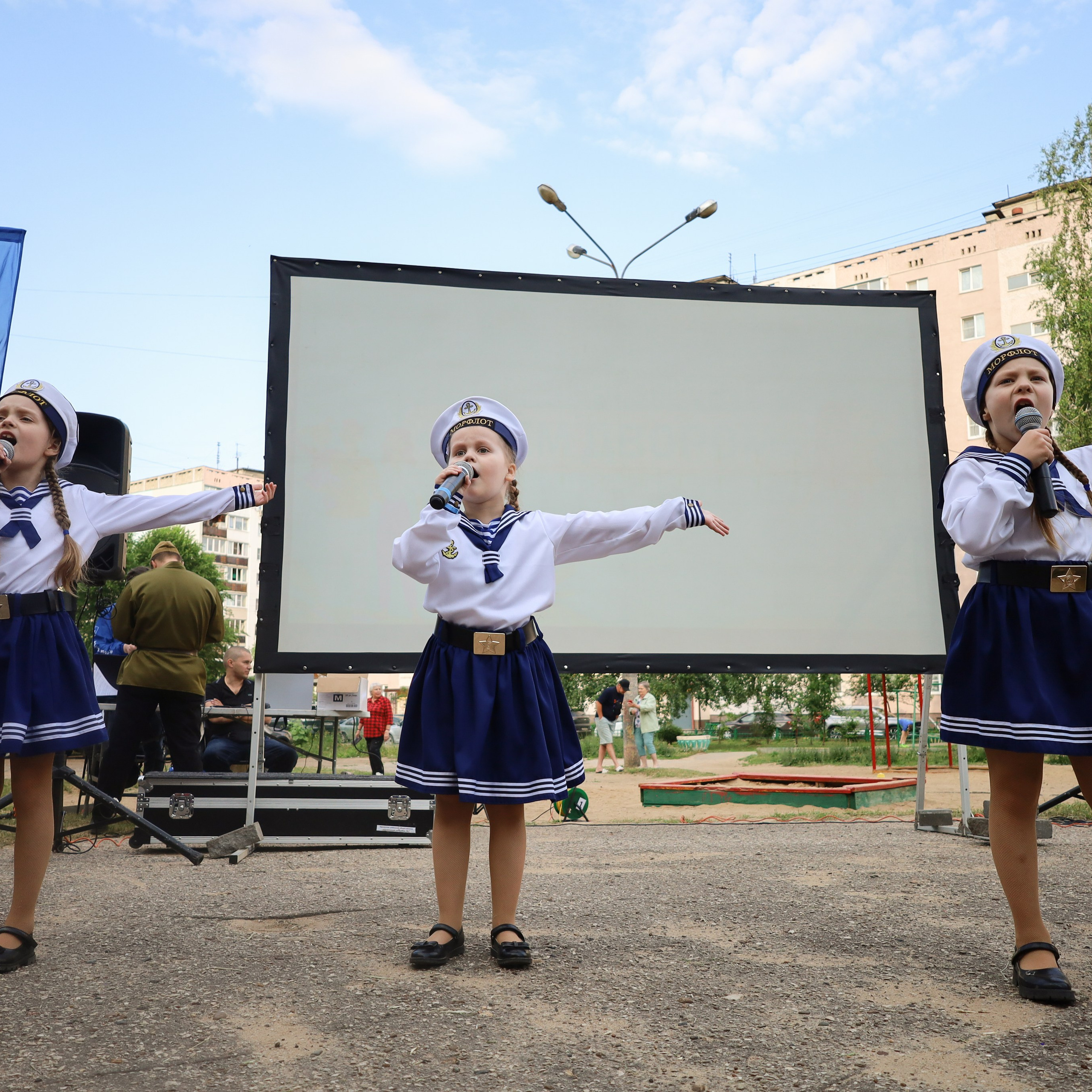 Волонтеры Победы / Всем Двором