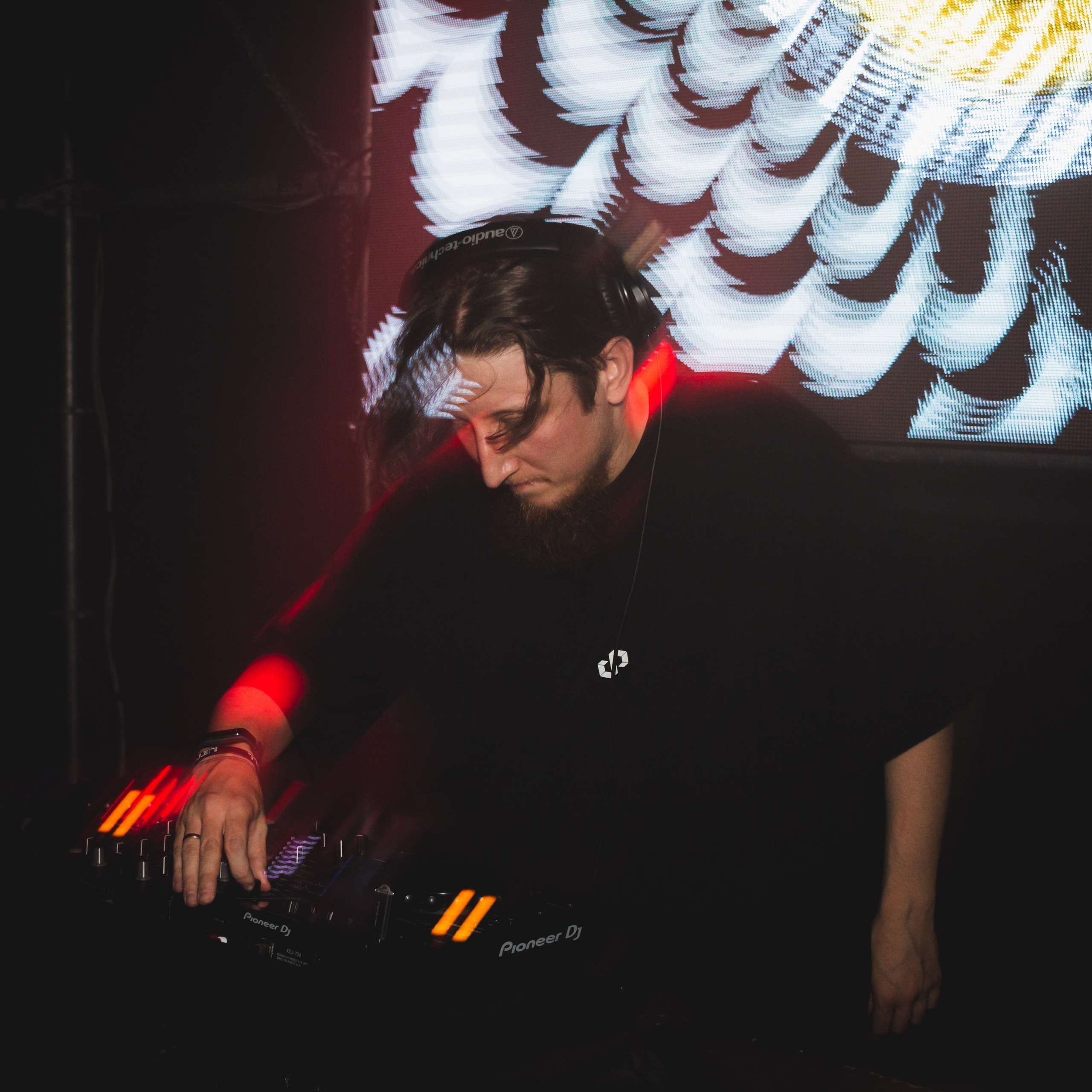 Выступление диджея и музыканта Density Point