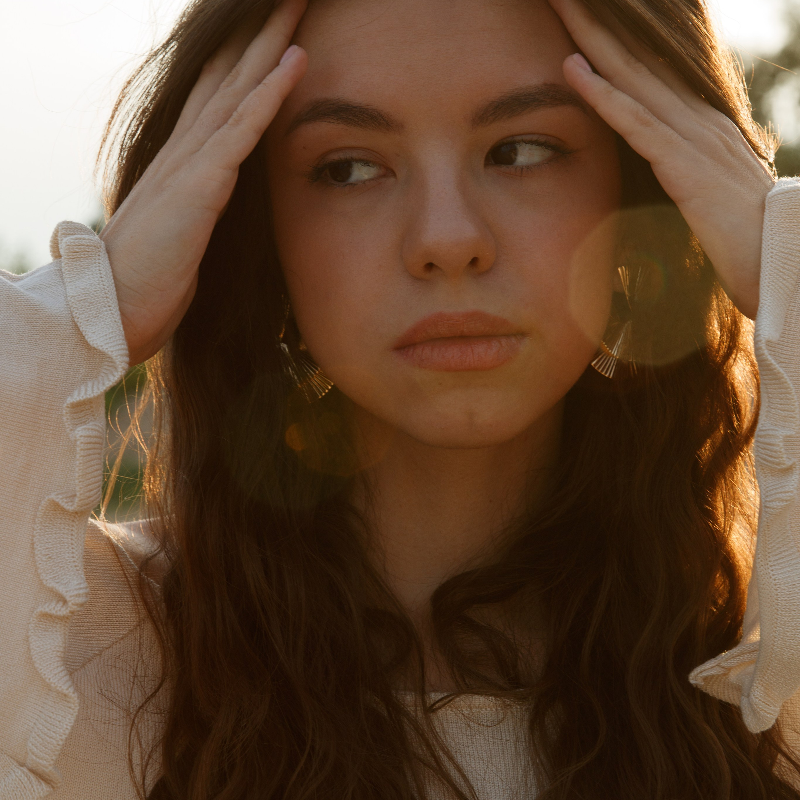 Съемка на берегу реки на закате — Диана