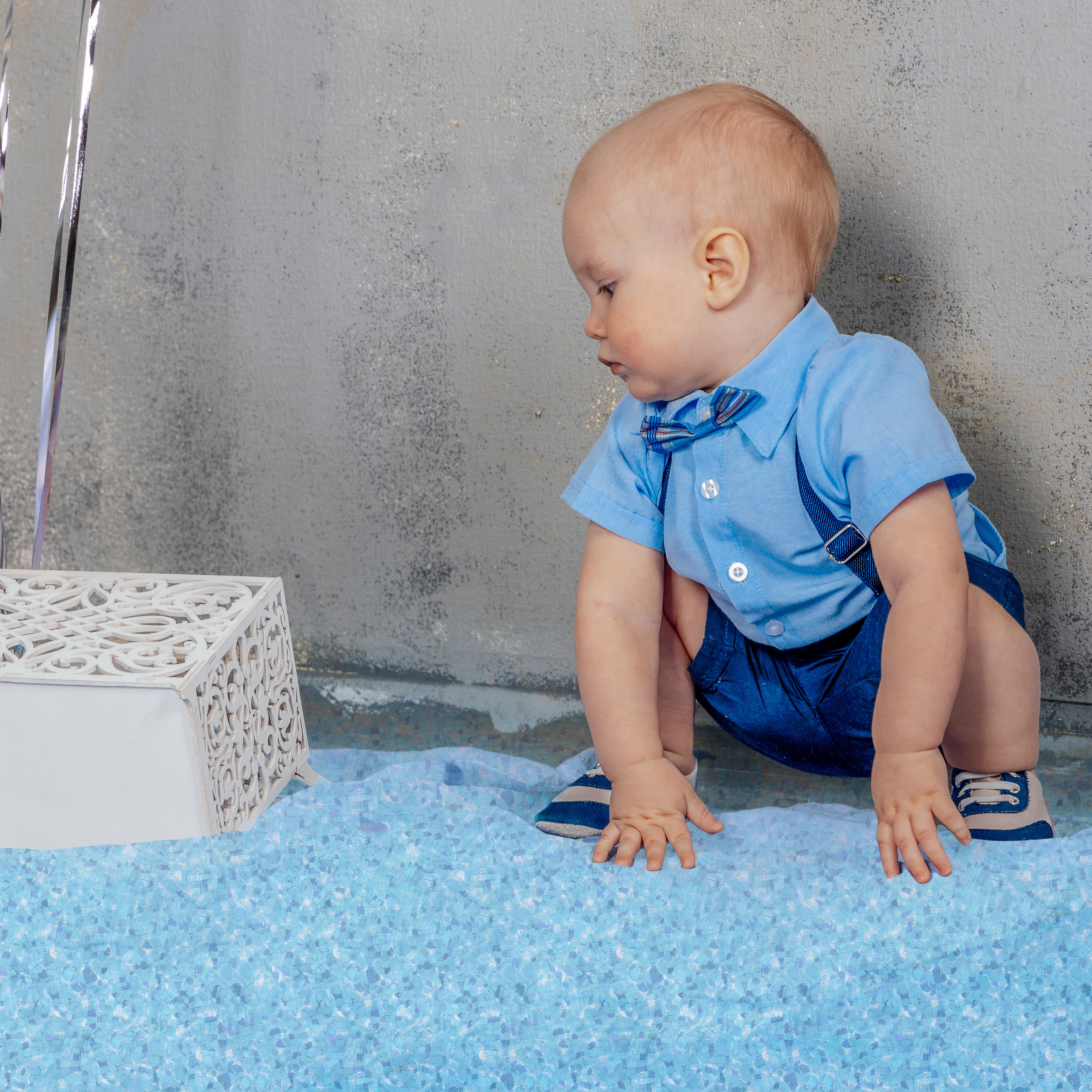 Мама, папа и малыш на воздушном шаре