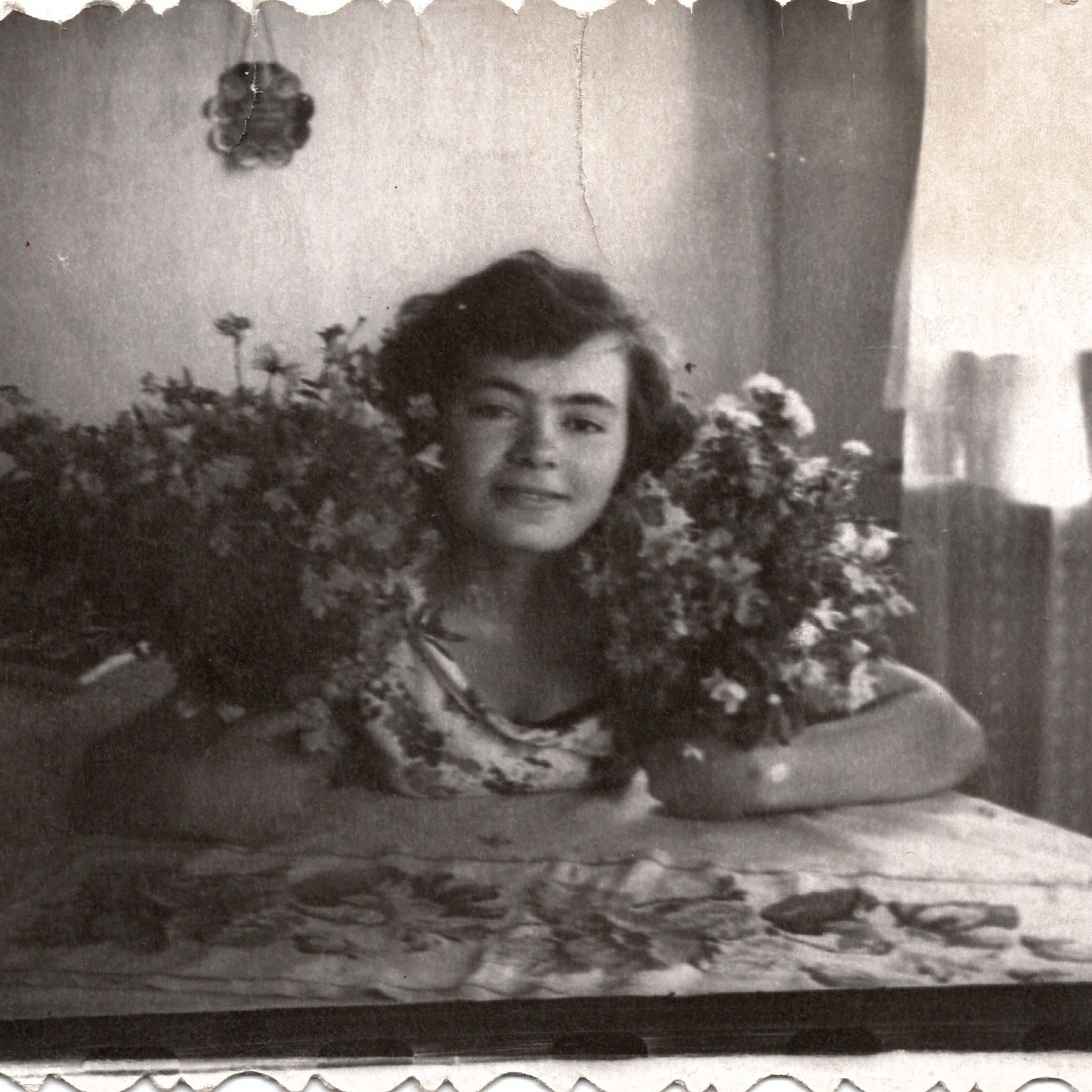 ДЕВУШКА И ЦВЕТЫ