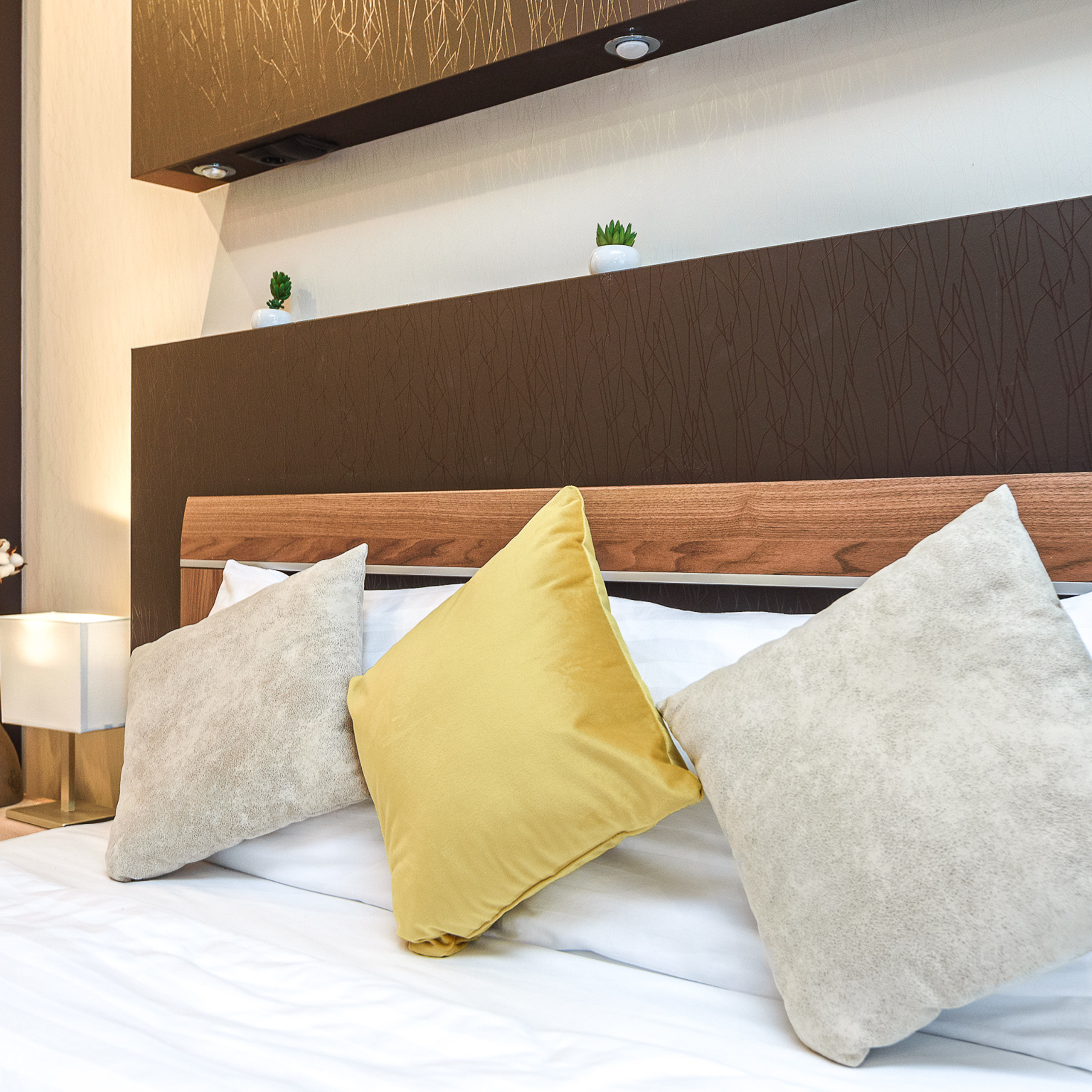 Услуги фотографа недвижимости в Санкт-Петербурге, фотосъемка объектов недвижимости для продажи, аренды и рекламы с использованием профессионального оборудования.