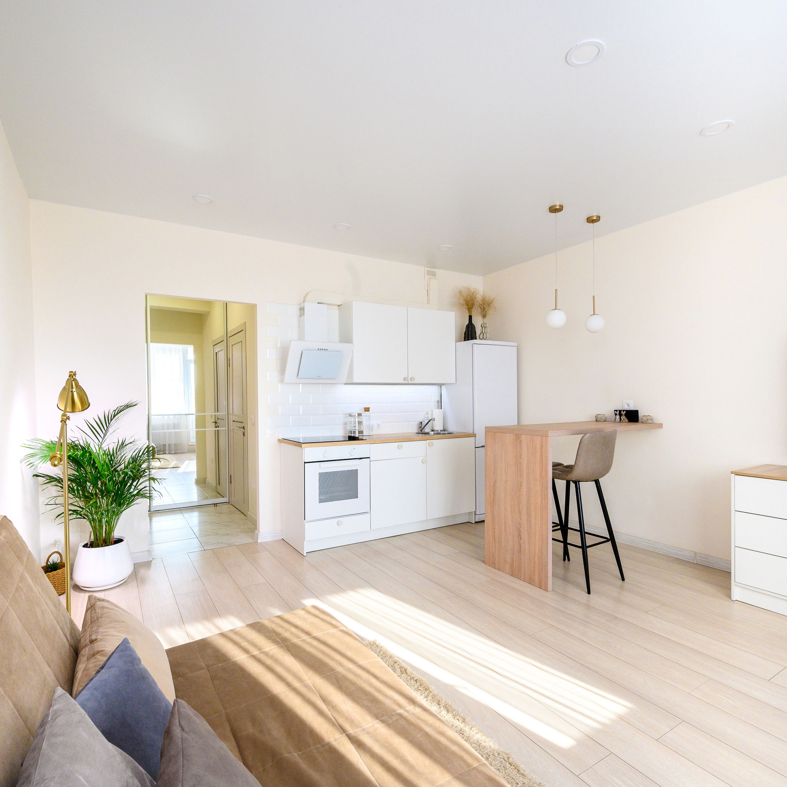 Светлая студия на продажу